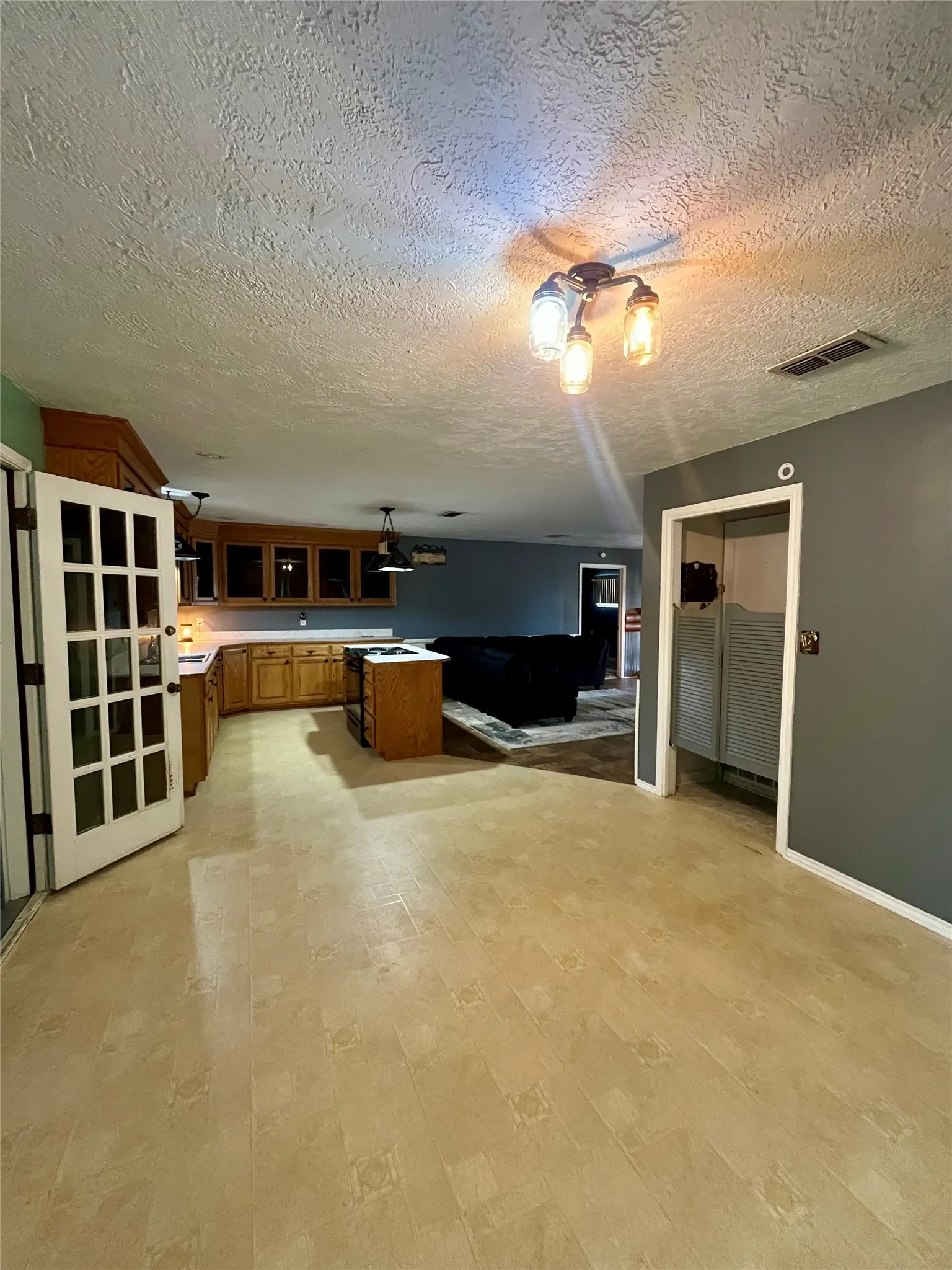Single Family Residence For Sale in Wood County , 111 Private Road 6980, Alba, Texas 75410, 2 Bedrooms, 2 Bathrooms, 1 Garage spaces, 1,392 Sqft, built in 2005, Preowned, Price $230,000, mls#21243548, Real Estate Agent in Alba, Homes For Sale in Wood county, Homes For Sale in Alba, Realtor in Alba Texas, Real Estate Brokerage Independent Realty Texas, Luminita Cordes Realtor