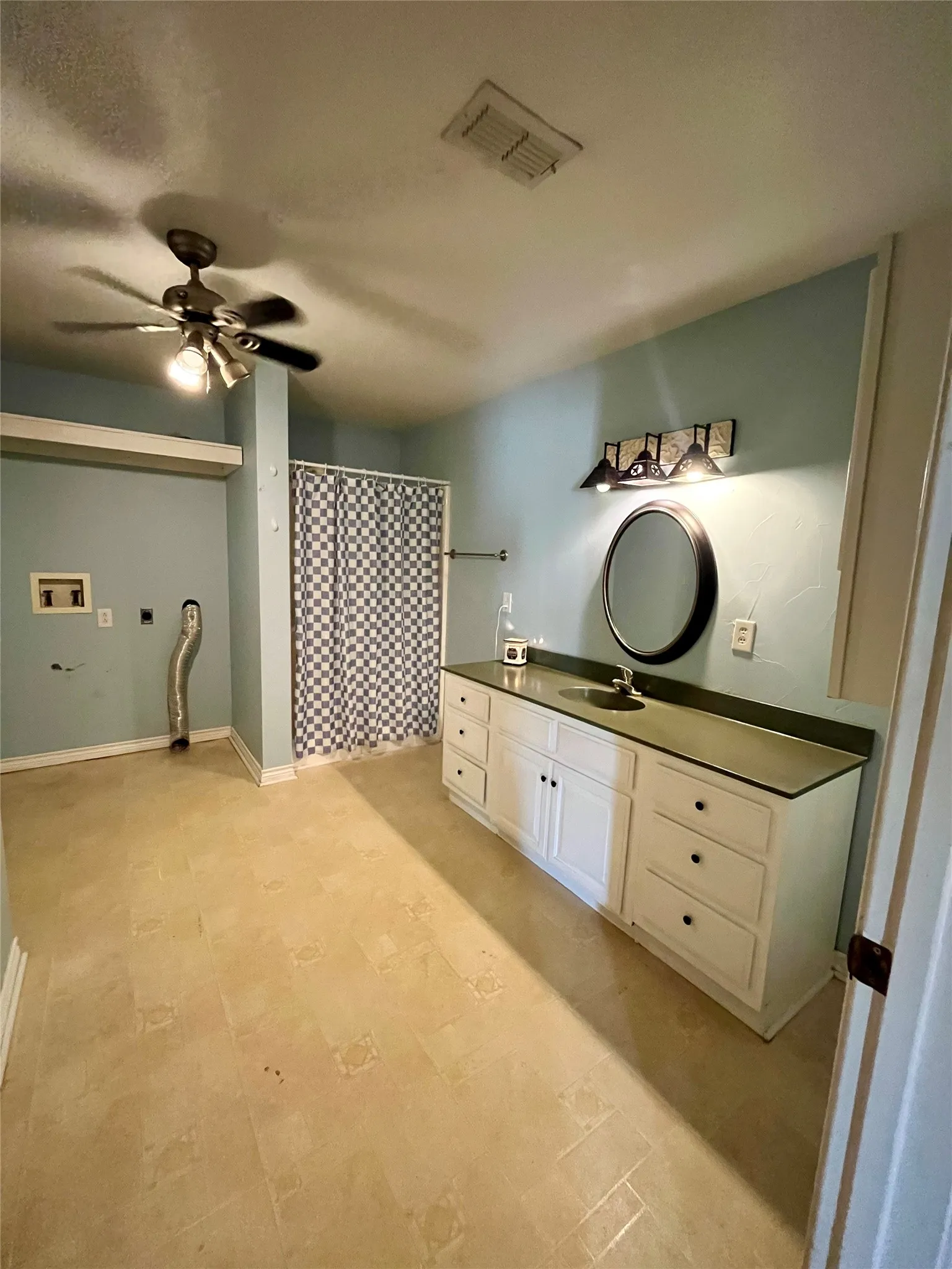 Single Family Residence For Sale in Wood County , 111 Private Road 6980, Alba, Texas 75410, 2 Bedrooms, 2 Bathrooms, 1 Garage spaces, 1,392 Sqft, built in 2005, Preowned, Price $230,000, mls#21243548, Real Estate Agent in Alba, Homes For Sale in Wood county, Homes For Sale in Alba, Realtor in Alba Texas, Real Estate Brokerage Independent Realty Texas, Luminita Cordes Realtor