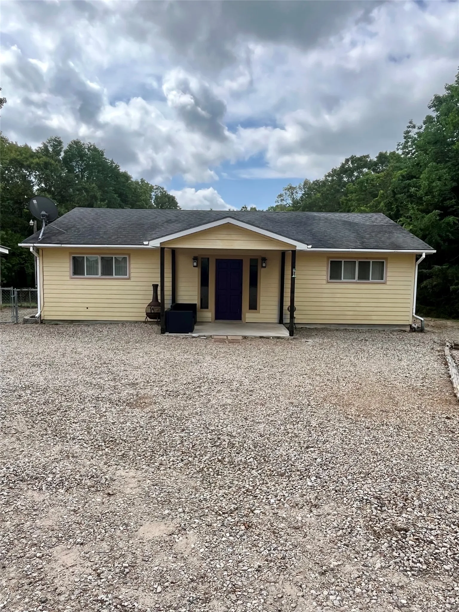 Single Family Residence For Sale in Wood County , 111 Private Road 6980, Alba, Texas 75410, 2 Bedrooms, 2 Bathrooms, 1 Garage spaces, 1,392 Sqft, built in 2005, Preowned, Price $230,000, mls#21243548, Real Estate Agent in Alba, Homes For Sale in Wood county, Homes For Sale in Alba, Realtor in Alba Texas, Real Estate Brokerage Independent Realty Texas, Luminita Cordes Realtor
