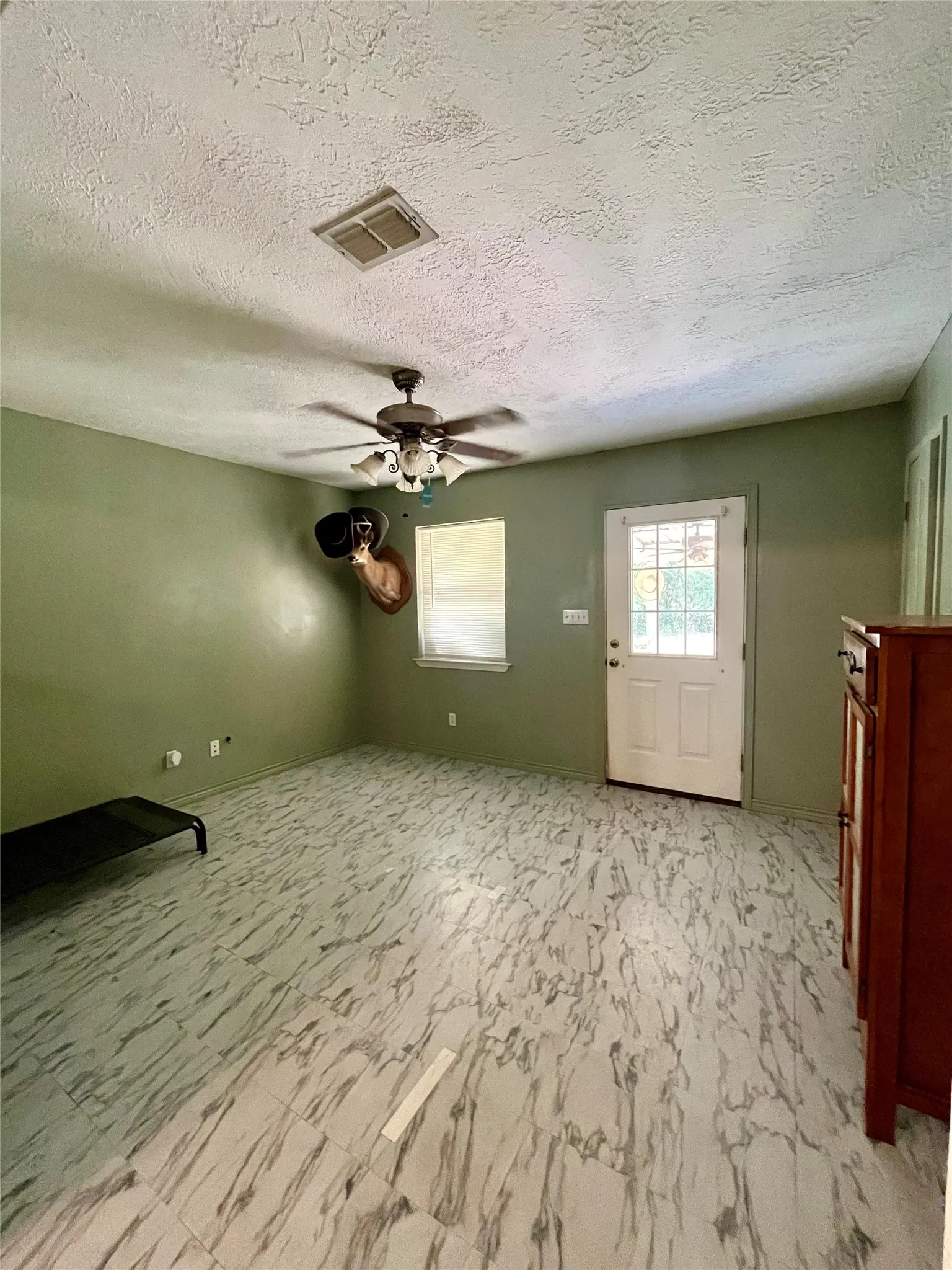 Single Family Residence For Sale in Wood County , 111 Private Road 6980, Alba, Texas 75410, 2 Bedrooms, 2 Bathrooms, 1 Garage spaces, 1,392 Sqft, built in 2005, Preowned, Price $230,000, mls#21243548, Real Estate Agent in Alba, Homes For Sale in Wood county, Homes For Sale in Alba, Realtor in Alba Texas, Real Estate Brokerage Independent Realty Texas, Luminita Cordes Realtor