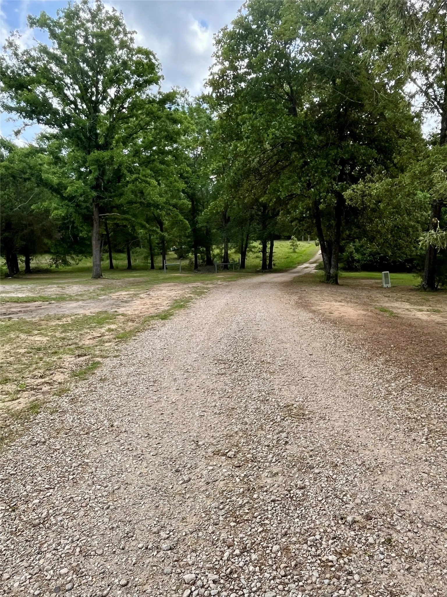 Single Family Residence For Sale in Wood County , 111 Private Road 6980, Alba, Texas 75410, 2 Bedrooms, 2 Bathrooms, 1 Garage spaces, 1,392 Sqft, built in 2005, Preowned, Price $230,000, mls#21243548, Real Estate Agent in Alba, Homes For Sale in Wood county, Homes For Sale in Alba, Realtor in Alba Texas, Real Estate Brokerage Independent Realty Texas, Luminita Cordes Realtor
