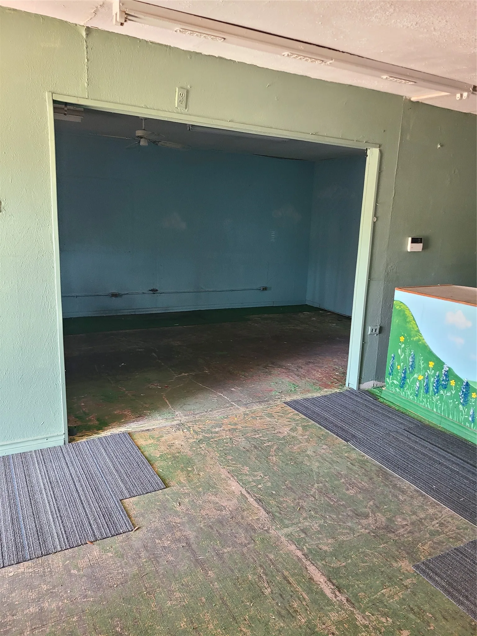 walk way into the Large open space unit B