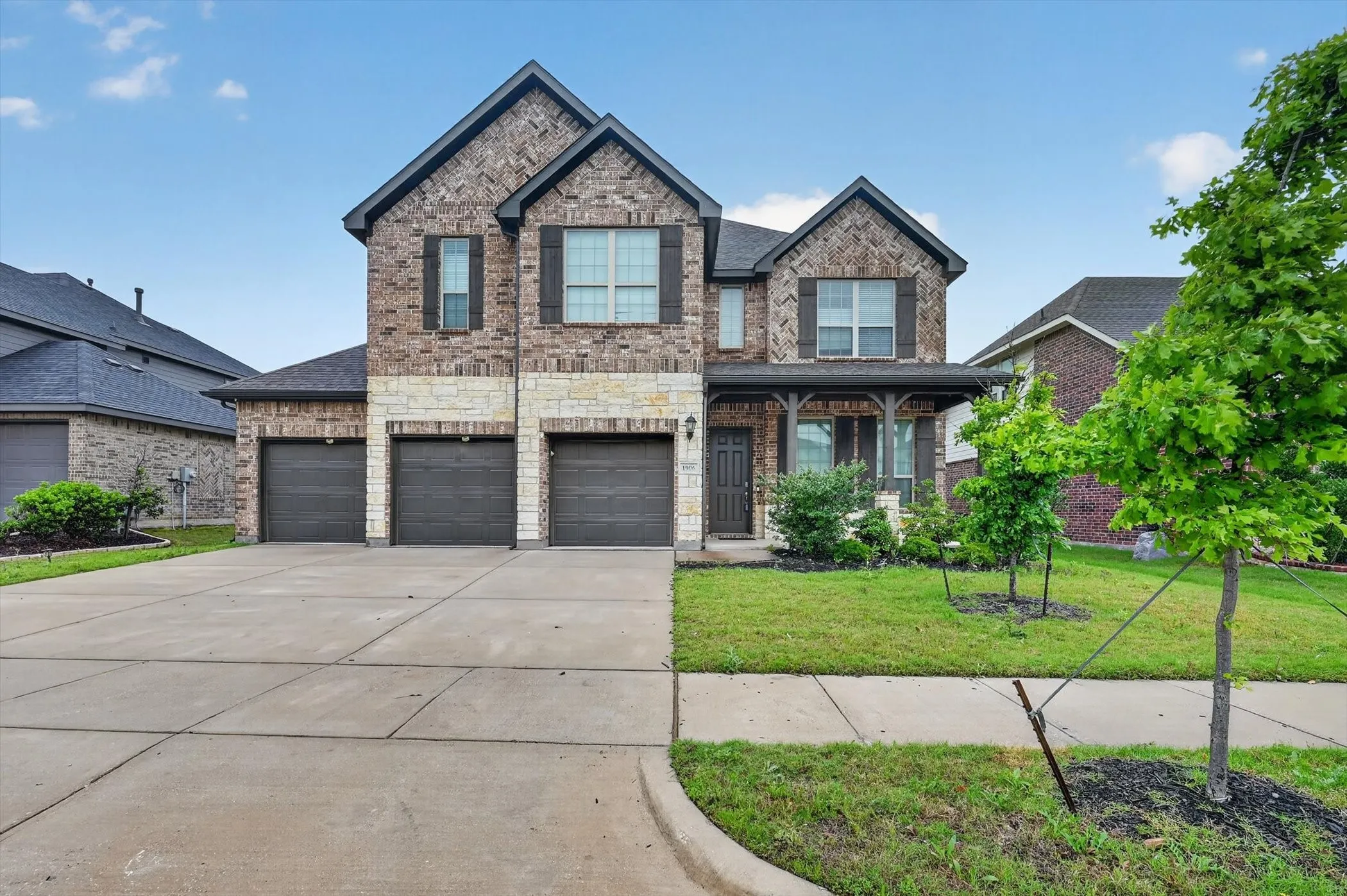 Single Family Residence For Sale in Ellis County , 1906 Gristmill Drive, Mansfield, Texas 76063, 4 Bedroom, 4 Bathroom, 3 Garage spaces, 3,147 Sqft, built in 2021, Preowned, mls#21243447, Real Estate Agent in Mansfield, Homes For Sale in Ellis county, Homes For Sale in Mansfield, Realtor in Mansfield Texas, Real Estate Brokerage Independent Realty Texas, Luminita Cordes Realtor