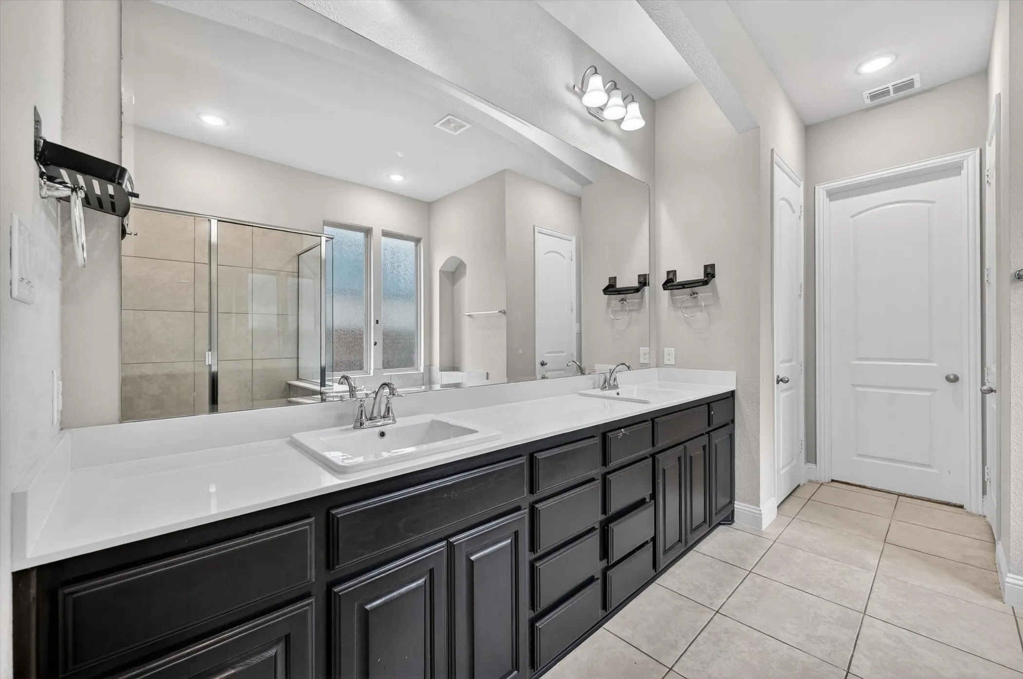 Single Family Residence For Sale in Ellis County , 1906 Gristmill Drive, Mansfield, Texas 76063, 4 Bedroom, 4 Bathroom, 3 Garage spaces, 3,147 Sqft, built in 2021, Preowned, mls#21243447, Real Estate Agent in Mansfield, Homes For Sale in Ellis county, Homes For Sale in Mansfield, Realtor in Mansfield Texas, Real Estate Brokerage Independent Realty Texas, Luminita Cordes Realtor