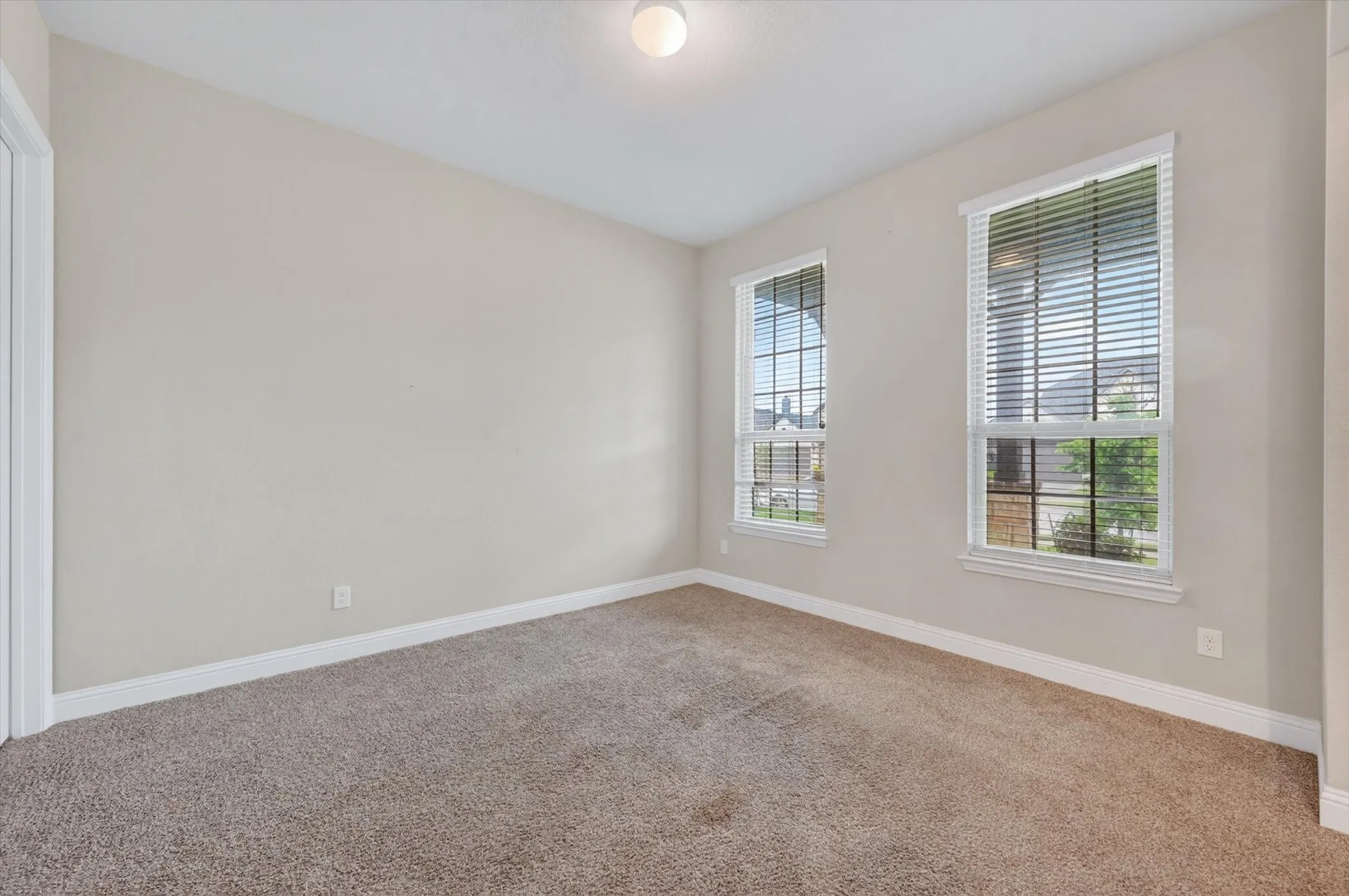Single Family Residence For Sale in Ellis County , 1906 Gristmill Drive, Mansfield, Texas 76063, 4 Bedroom, 4 Bathroom, 3 Garage spaces, 3,147 Sqft, built in 2021, Preowned, mls#21243447, Real Estate Agent in Mansfield, Homes For Sale in Ellis county, Homes For Sale in Mansfield, Realtor in Mansfield Texas, Real Estate Brokerage Independent Realty Texas, Luminita Cordes Realtor