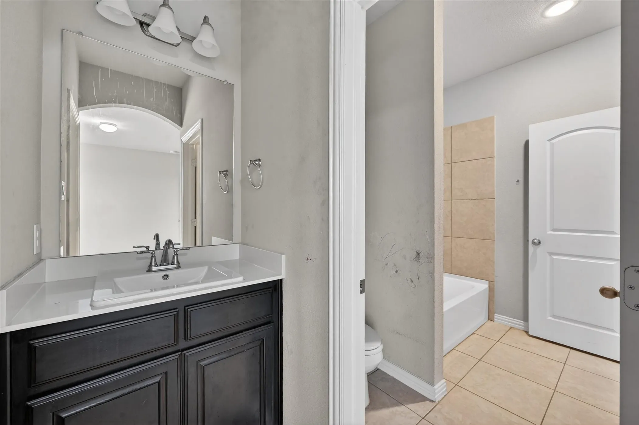 Single Family Residence For Sale in Ellis County , 1906 Gristmill Drive, Mansfield, Texas 76063, 4 Bedroom, 4 Bathroom, 3 Garage spaces, 3,147 Sqft, built in 2021, Preowned, mls#21243447, Real Estate Agent in Mansfield, Homes For Sale in Ellis county, Homes For Sale in Mansfield, Realtor in Mansfield Texas, Real Estate Brokerage Independent Realty Texas, Luminita Cordes Realtor