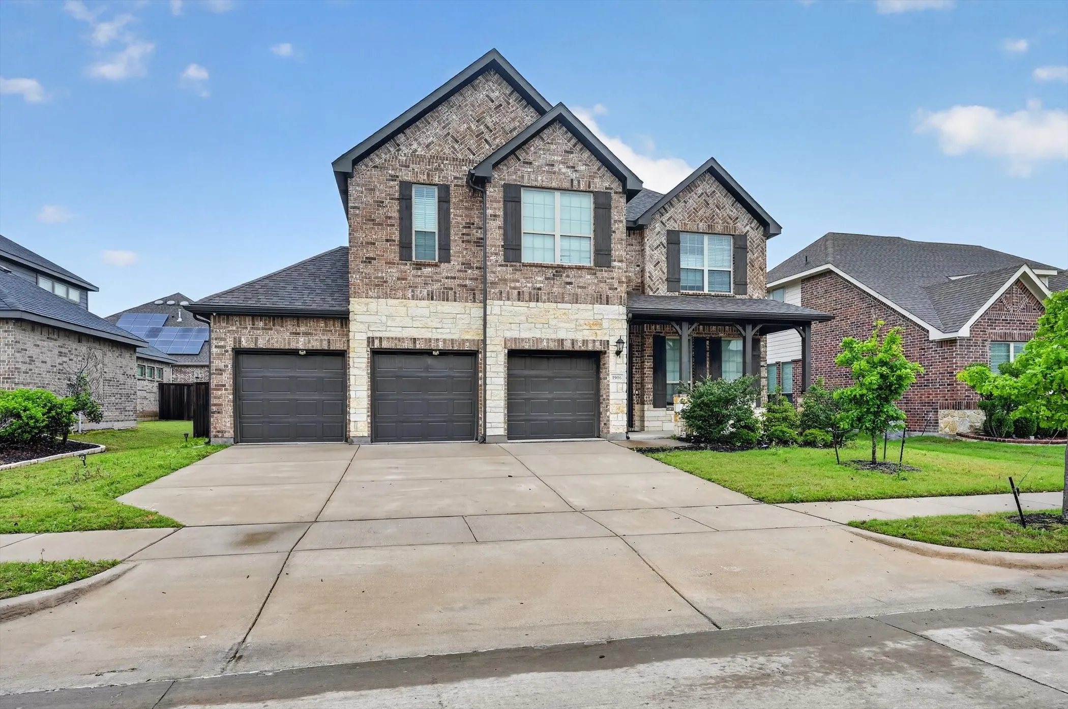 Single Family Residence For Sale in Ellis County , 1906 Gristmill Drive, Mansfield, Texas 76063, 4 Bedroom, 4 Bathroom, 3 Garage spaces, 3,147 Sqft, built in 2021, Preowned, mls#21243447, Real Estate Agent in Mansfield, Homes For Sale in Ellis county, Homes For Sale in Mansfield, Realtor in Mansfield Texas, Real Estate Brokerage Independent Realty Texas, Luminita Cordes Realtor