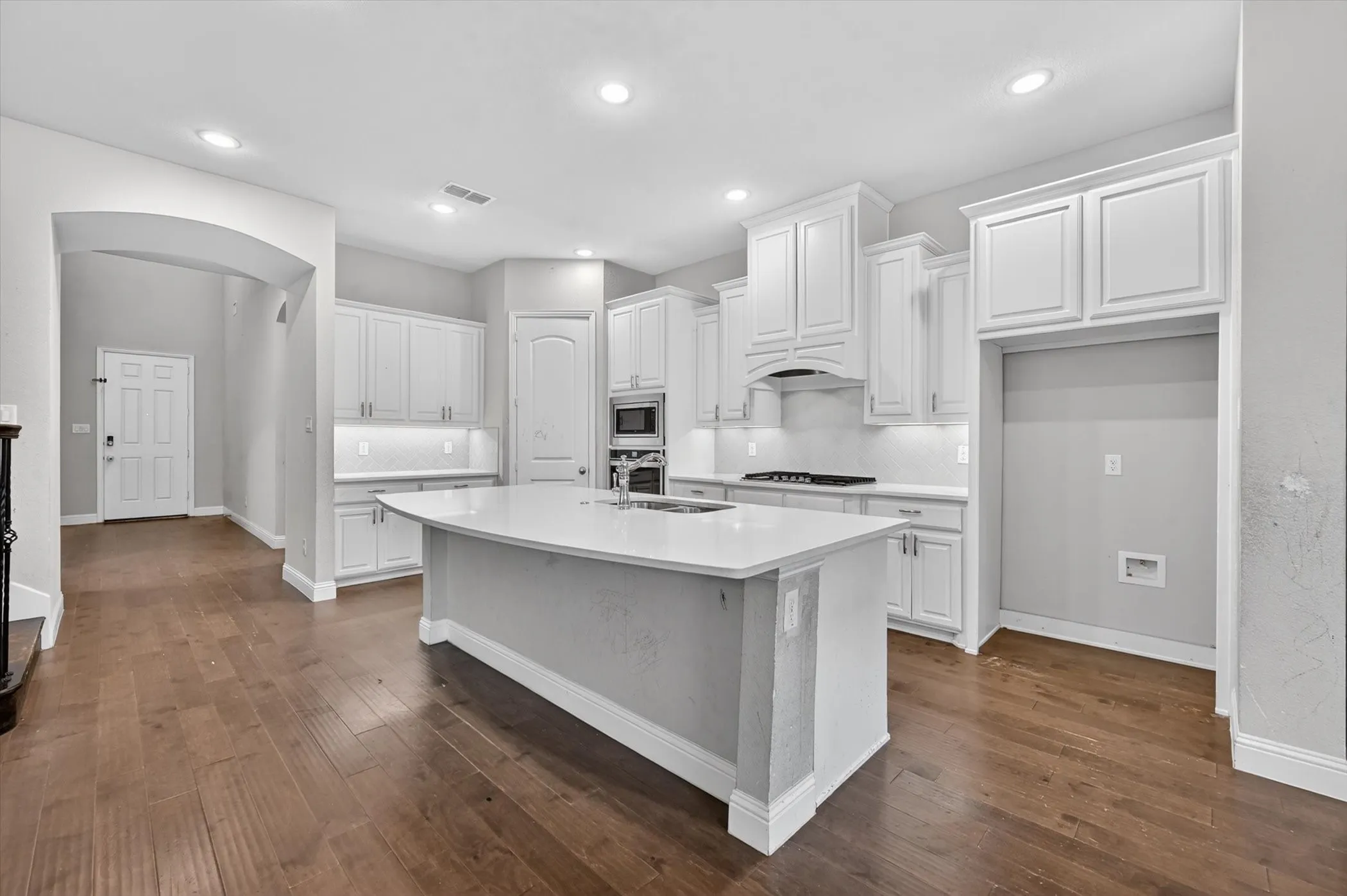 Single Family Residence For Sale in Ellis County , 1906 Gristmill Drive, Mansfield, Texas 76063, 4 Bedroom, 4 Bathroom, 3 Garage spaces, 3,147 Sqft, built in 2021, Preowned, mls#21243447, Real Estate Agent in Mansfield, Homes For Sale in Ellis county, Homes For Sale in Mansfield, Realtor in Mansfield Texas, Real Estate Brokerage Independent Realty Texas, Luminita Cordes Realtor