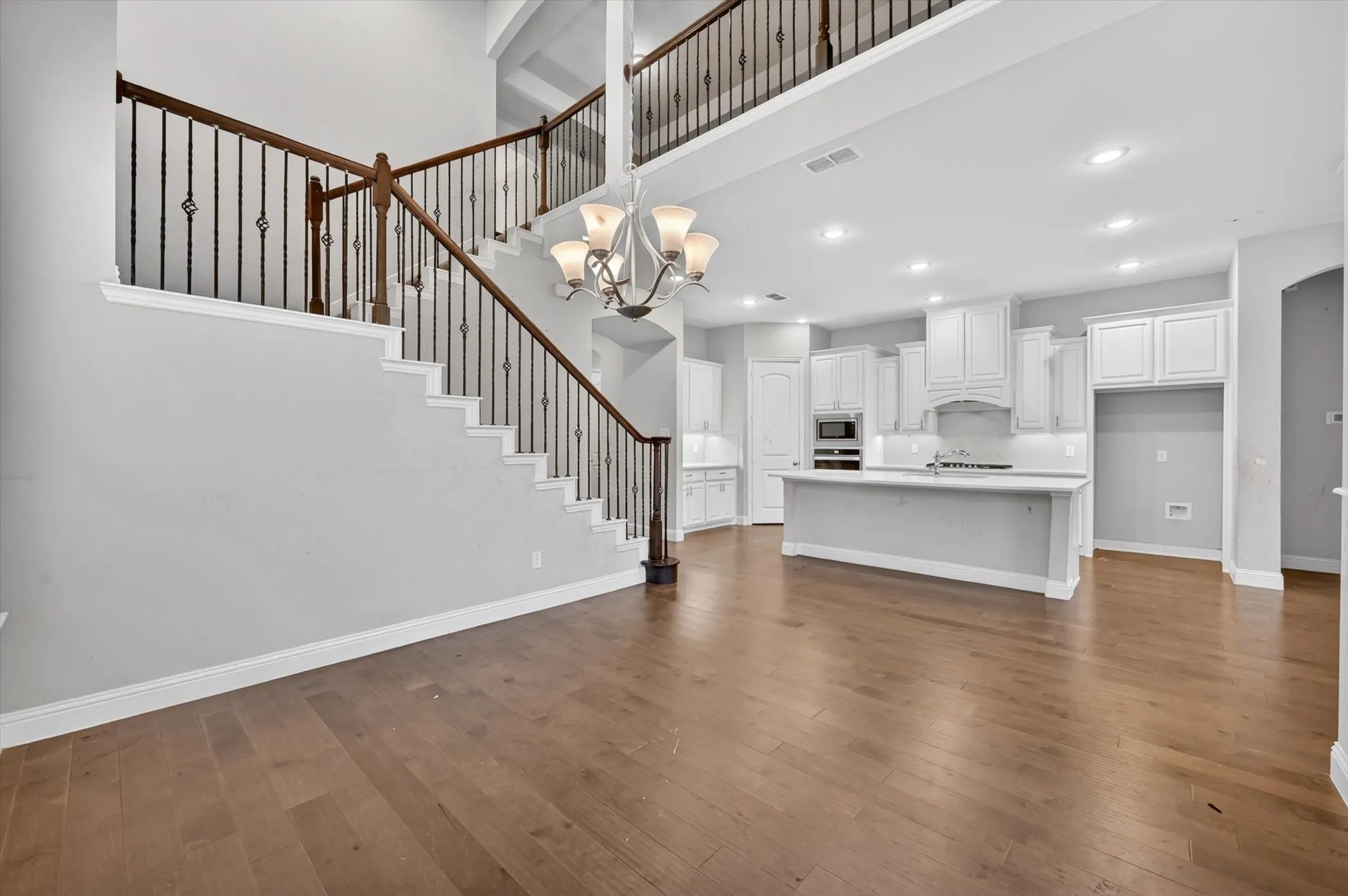Single Family Residence For Sale in Ellis County , 1906 Gristmill Drive, Mansfield, Texas 76063, 4 Bedroom, 4 Bathroom, 3 Garage spaces, 3,147 Sqft, built in 2021, Preowned, mls#21243447, Real Estate Agent in Mansfield, Homes For Sale in Ellis county, Homes For Sale in Mansfield, Realtor in Mansfield Texas, Real Estate Brokerage Independent Realty Texas, Luminita Cordes Realtor