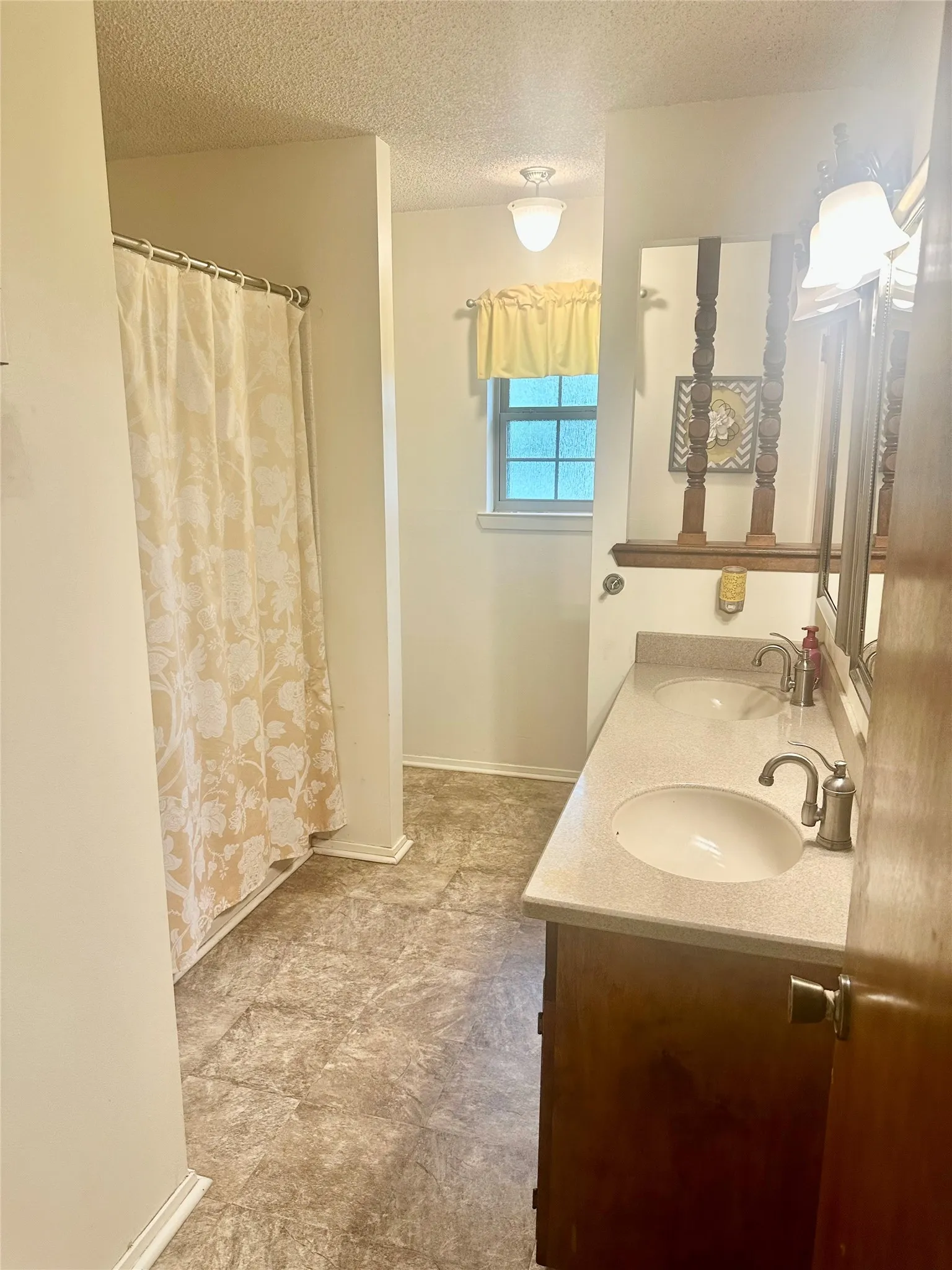 Single Family Residence For Sale in Taylor County , 4142 Hwy 83, Tuscola, Texas 79562, 3 Bedrooms, 2 Bathrooms, 2 Garage spaces, 1,904 Sqft, built in 1982, Price $699,000, mls#21243590, Real Estate Agent in Tuscola, Homes For Sale in Taylor county, Homes For Sale in Tuscola, Realtor in Tuscola Texas, Real Estate Brokerage Independent Realty Texas, Luminita Cordes Realtor