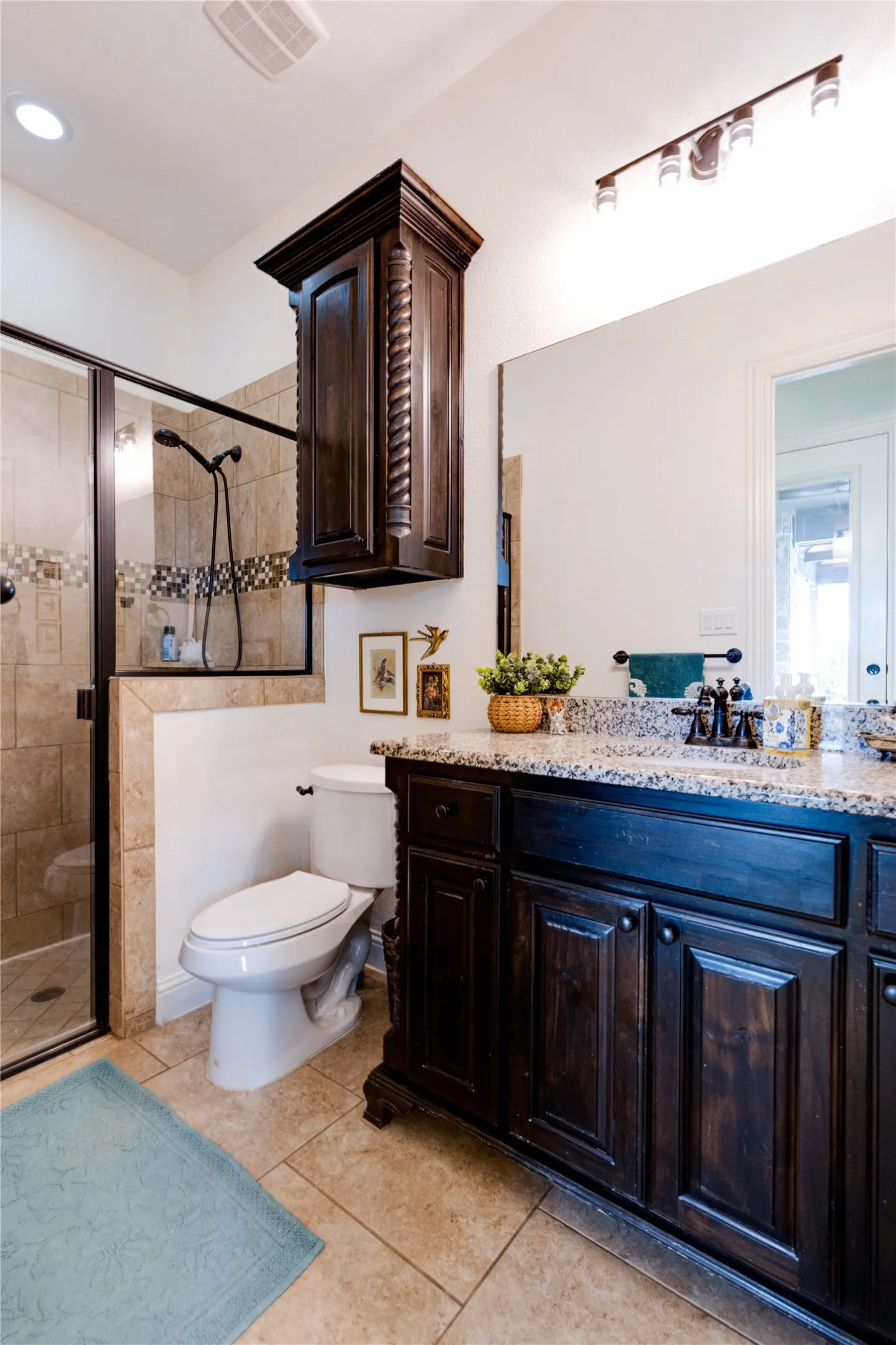 Downstairs guest bathroom