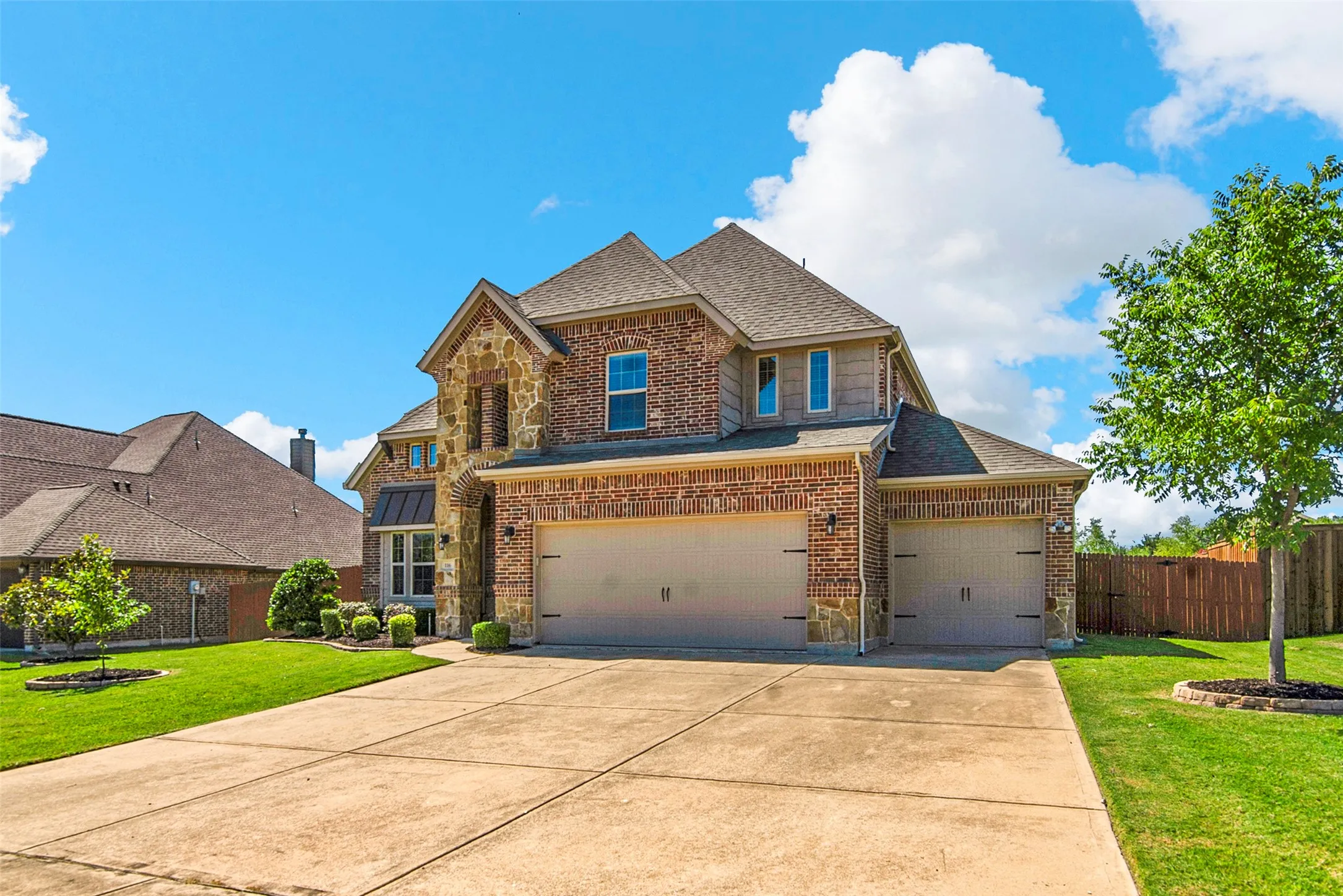 Single Family Residence For Sale in Denton County , 116 Mundelein Drive, Oak Point, Texas 75068, 4 Bedroom, 4 Bathroom, 3 Garage spaces, 3,582 Sqft, built in 2014, Preowned, mls#21243530, Real Estate Agent in Oak Point, Homes For Sale in Denton county, Homes For Sale in Oak Point, Realtor in Oak Point Texas, Real Estate Brokerage Independent Realty Texas, Luminita Cordes Realtor