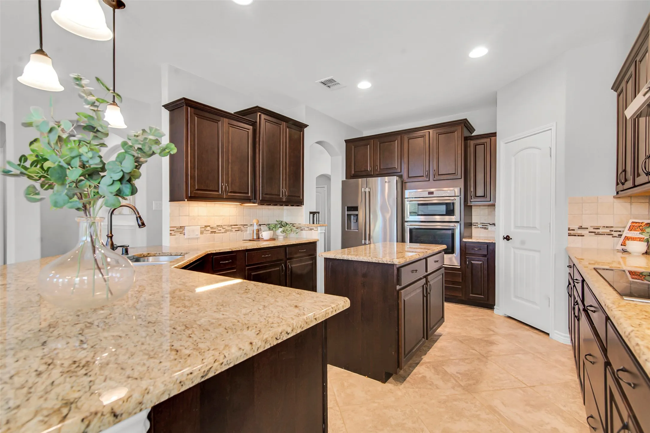 Single Family Residence For Sale in Denton County , 116 Mundelein Drive, Oak Point, Texas 75068, 4 Bedroom, 4 Bathroom, 3 Garage spaces, 3,582 Sqft, built in 2014, Preowned, mls#21243530, Real Estate Agent in Oak Point, Homes For Sale in Denton county, Homes For Sale in Oak Point, Realtor in Oak Point Texas, Real Estate Brokerage Independent Realty Texas, Luminita Cordes Realtor