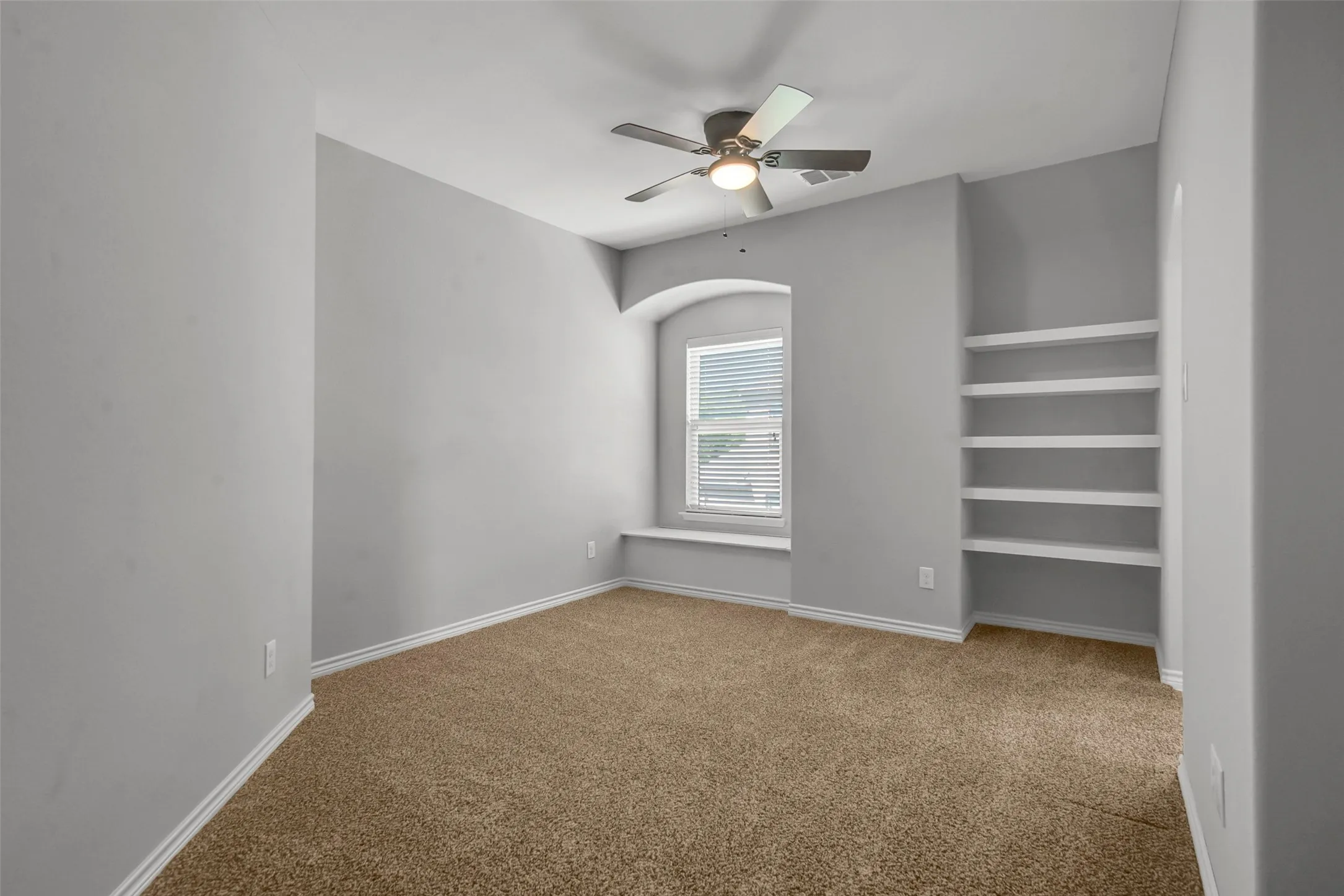 Single Family Residence For Sale in Denton County , 116 Mundelein Drive, Oak Point, Texas 75068, 4 Bedroom, 4 Bathroom, 3 Garage spaces, 3,582 Sqft, built in 2014, Preowned, mls#21243530, Real Estate Agent in Oak Point, Homes For Sale in Denton county, Homes For Sale in Oak Point, Realtor in Oak Point Texas, Real Estate Brokerage Independent Realty Texas, Luminita Cordes Realtor