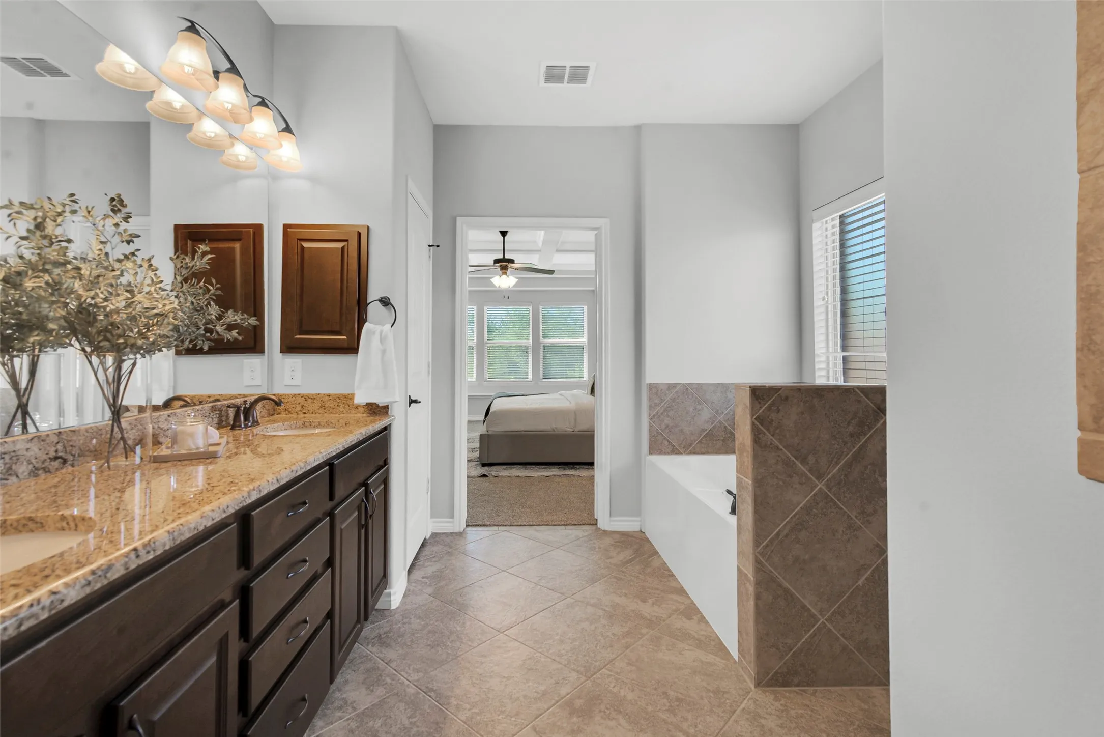 Single Family Residence For Sale in Denton County , 116 Mundelein Drive, Oak Point, Texas 75068, 4 Bedroom, 4 Bathroom, 3 Garage spaces, 3,582 Sqft, built in 2014, Preowned, mls#21243530, Real Estate Agent in Oak Point, Homes For Sale in Denton county, Homes For Sale in Oak Point, Realtor in Oak Point Texas, Real Estate Brokerage Independent Realty Texas, Luminita Cordes Realtor