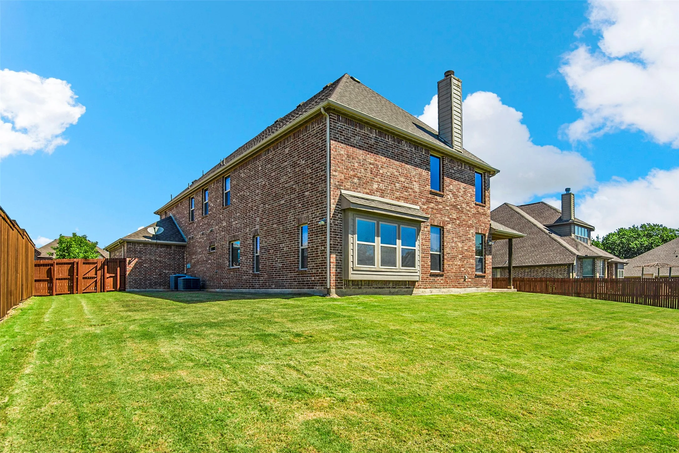 Single Family Residence For Sale in Denton County , 116 Mundelein Drive, Oak Point, Texas 75068, 4 Bedroom, 4 Bathroom, 3 Garage spaces, 3,582 Sqft, built in 2014, Preowned, mls#21243530, Real Estate Agent in Oak Point, Homes For Sale in Denton county, Homes For Sale in Oak Point, Realtor in Oak Point Texas, Real Estate Brokerage Independent Realty Texas, Luminita Cordes Realtor