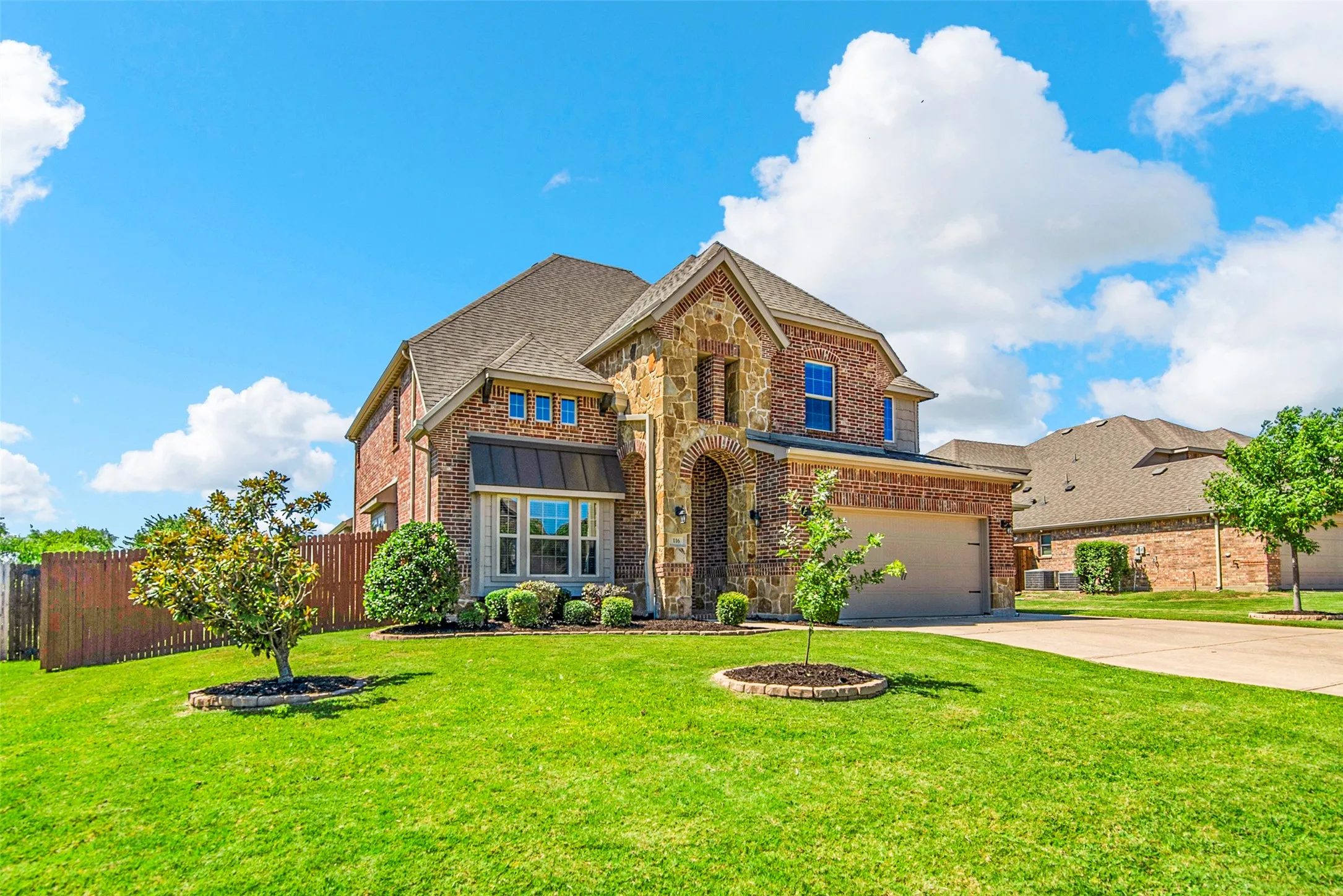 Single Family Residence For Sale in Denton County , 116 Mundelein Drive, Oak Point, Texas 75068, 4 Bedroom, 4 Bathroom, 3 Garage spaces, 3,582 Sqft, built in 2014, Preowned, mls#21243530, Real Estate Agent in Oak Point, Homes For Sale in Denton county, Homes For Sale in Oak Point, Realtor in Oak Point Texas, Real Estate Brokerage Independent Realty Texas, Luminita Cordes Realtor