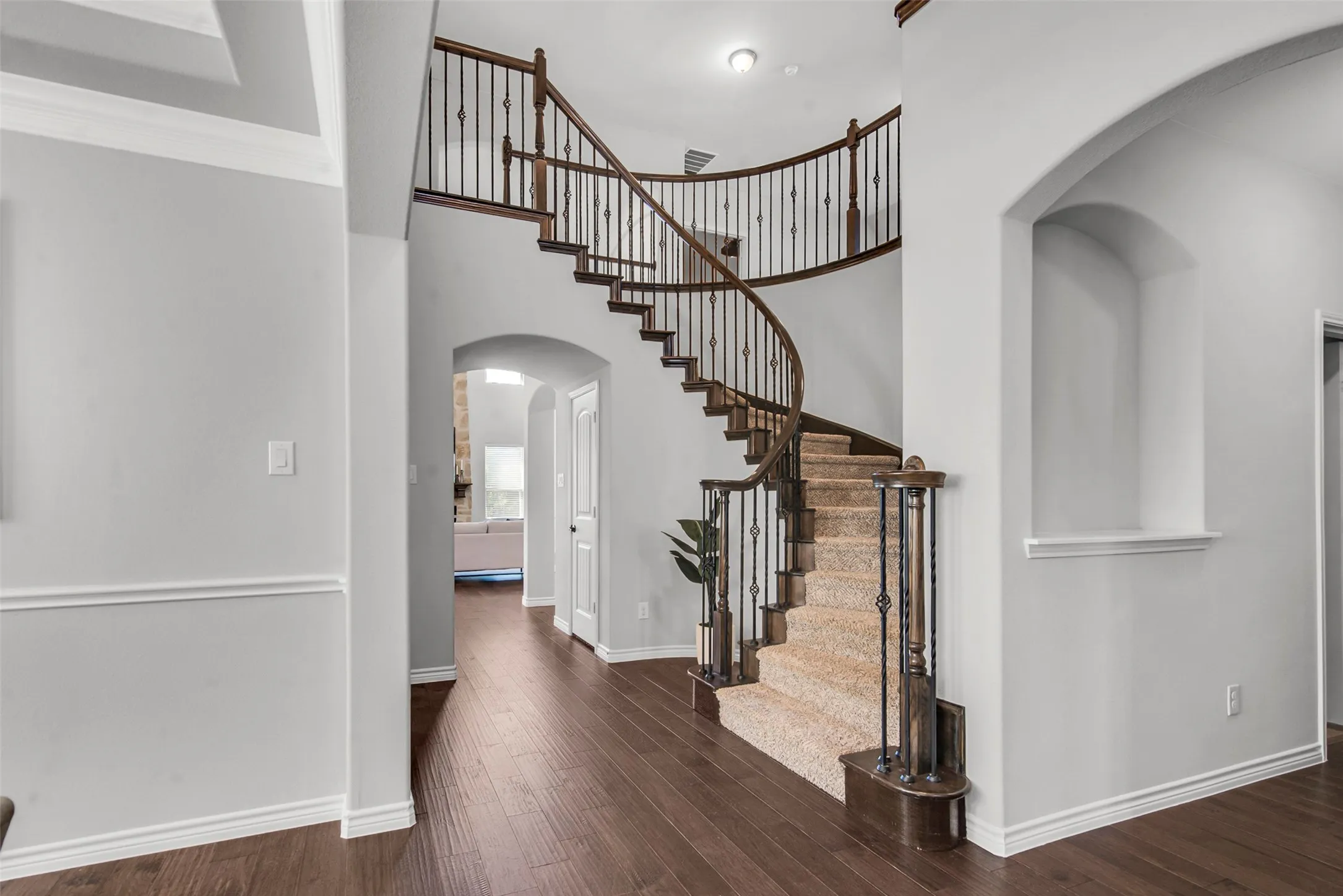 Single Family Residence For Sale in Denton County , 116 Mundelein Drive, Oak Point, Texas 75068, 4 Bedroom, 4 Bathroom, 3 Garage spaces, 3,582 Sqft, built in 2014, Preowned, mls#21243530, Real Estate Agent in Oak Point, Homes For Sale in Denton county, Homes For Sale in Oak Point, Realtor in Oak Point Texas, Real Estate Brokerage Independent Realty Texas, Luminita Cordes Realtor