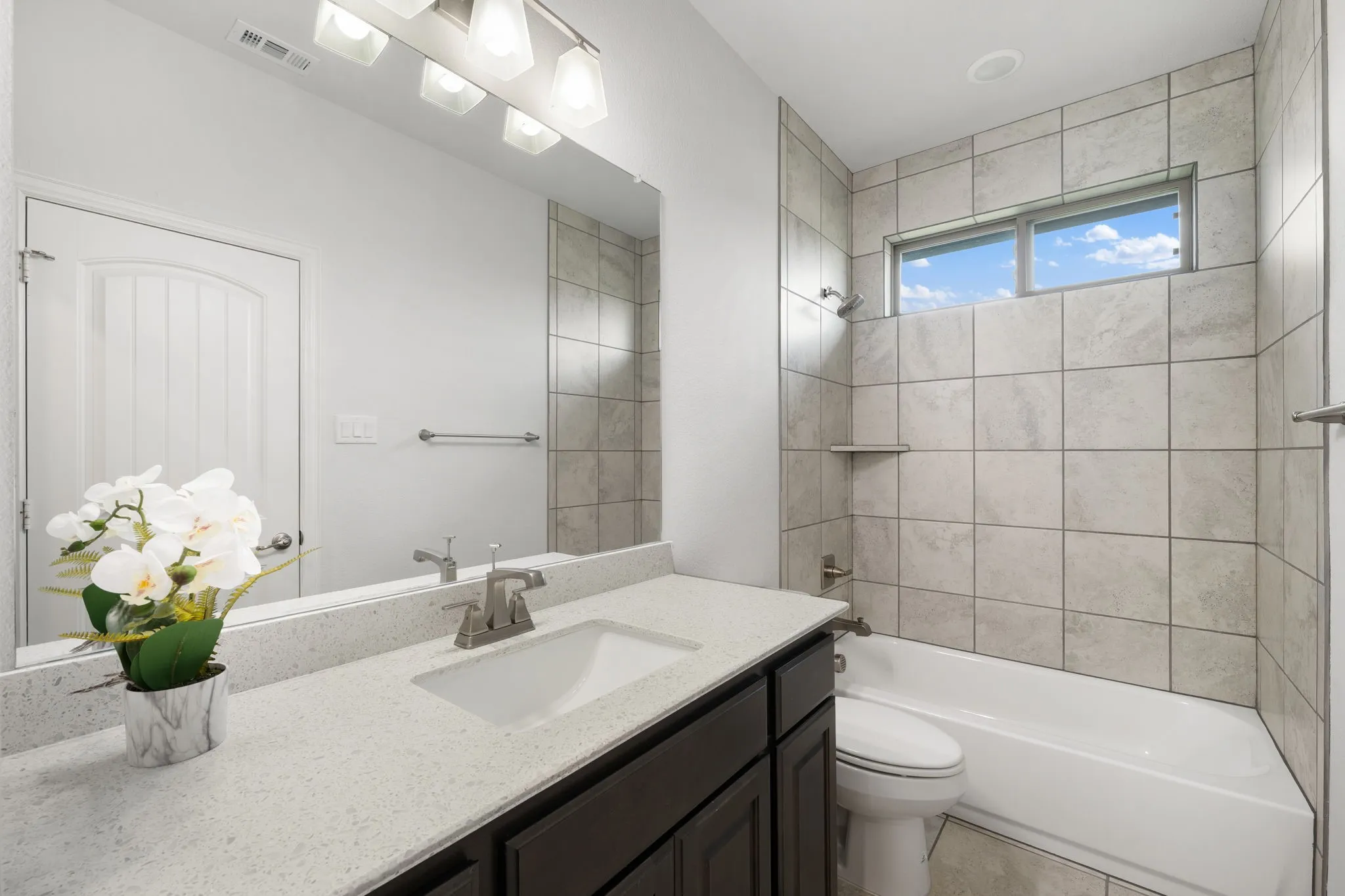 Ensuite bathroom with tub and shower combo
