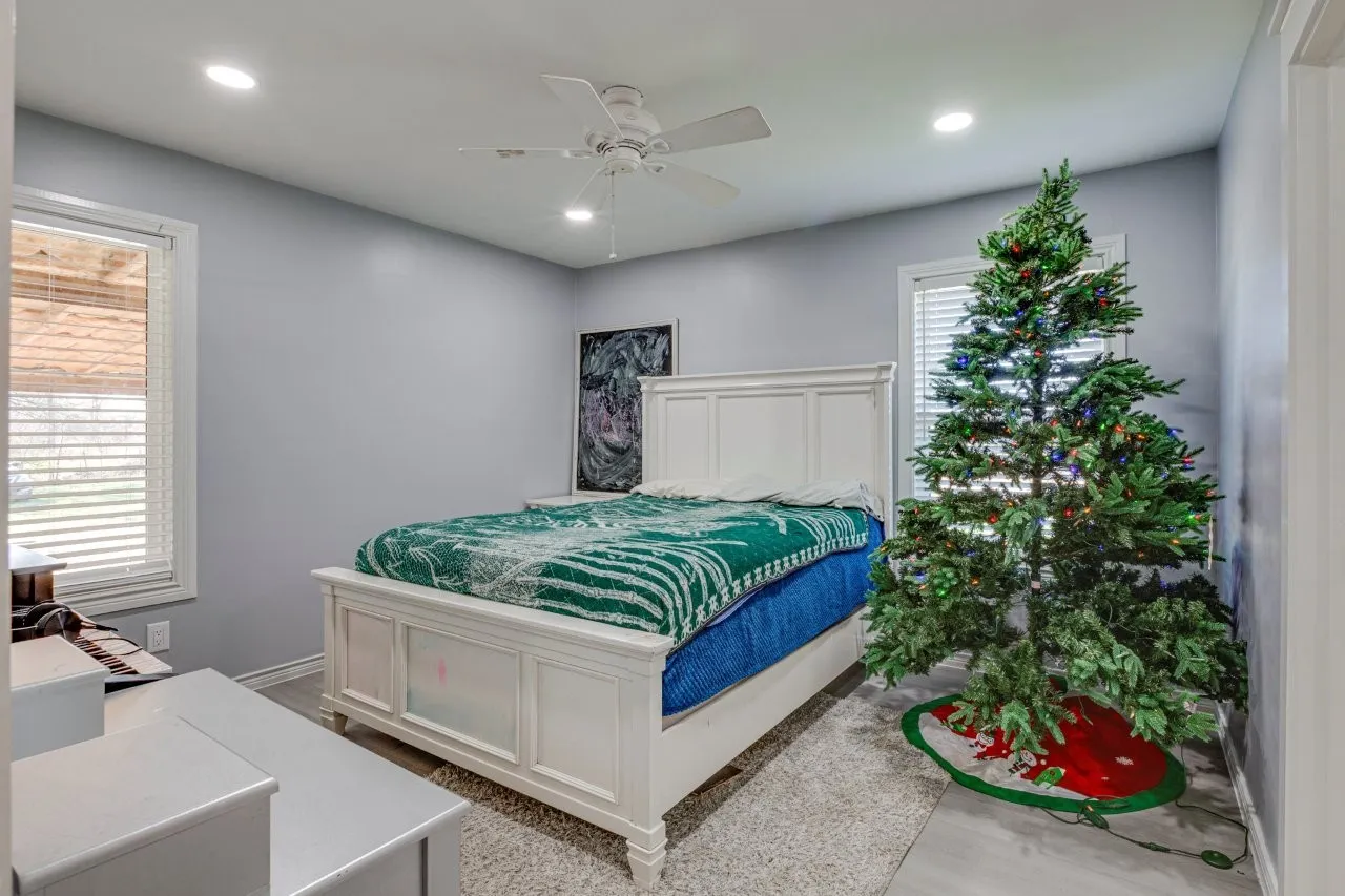 Single Family Residence For Sale in Kaufman County , 19629 Valentine, Kemp, Texas 75143, 3 Bedroom, 2 Bathroom, Garage spaces, 1,456 Sqft, built in 1966, mls#21243599, Real Estate Agent in Kemp, Homes For Sale in Kaufman county, Homes For Sale in Kemp, Realtor in Kemp Texas, Real Estate Brokerage Independent Realty Texas, Luminita Cordes Realtor