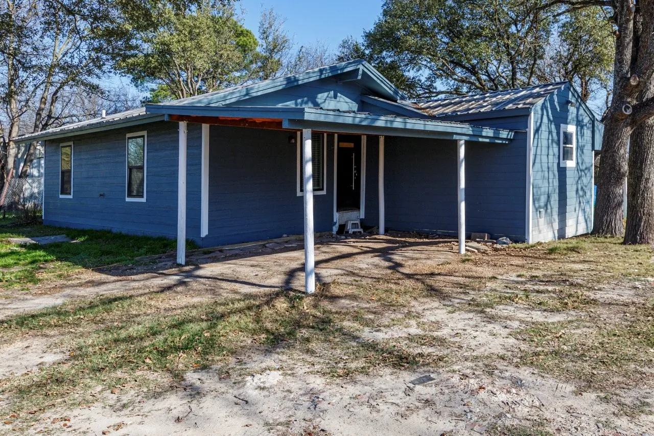 Single Family Residence For Sale in Kaufman County , 19629 Valentine, Kemp, Texas 75143, 3 Bedroom, 2 Bathroom, Garage spaces, 1,456 Sqft, built in 1966, mls#21243599, Real Estate Agent in Kemp, Homes For Sale in Kaufman county, Homes For Sale in Kemp, Realtor in Kemp Texas, Real Estate Brokerage Independent Realty Texas, Luminita Cordes Realtor