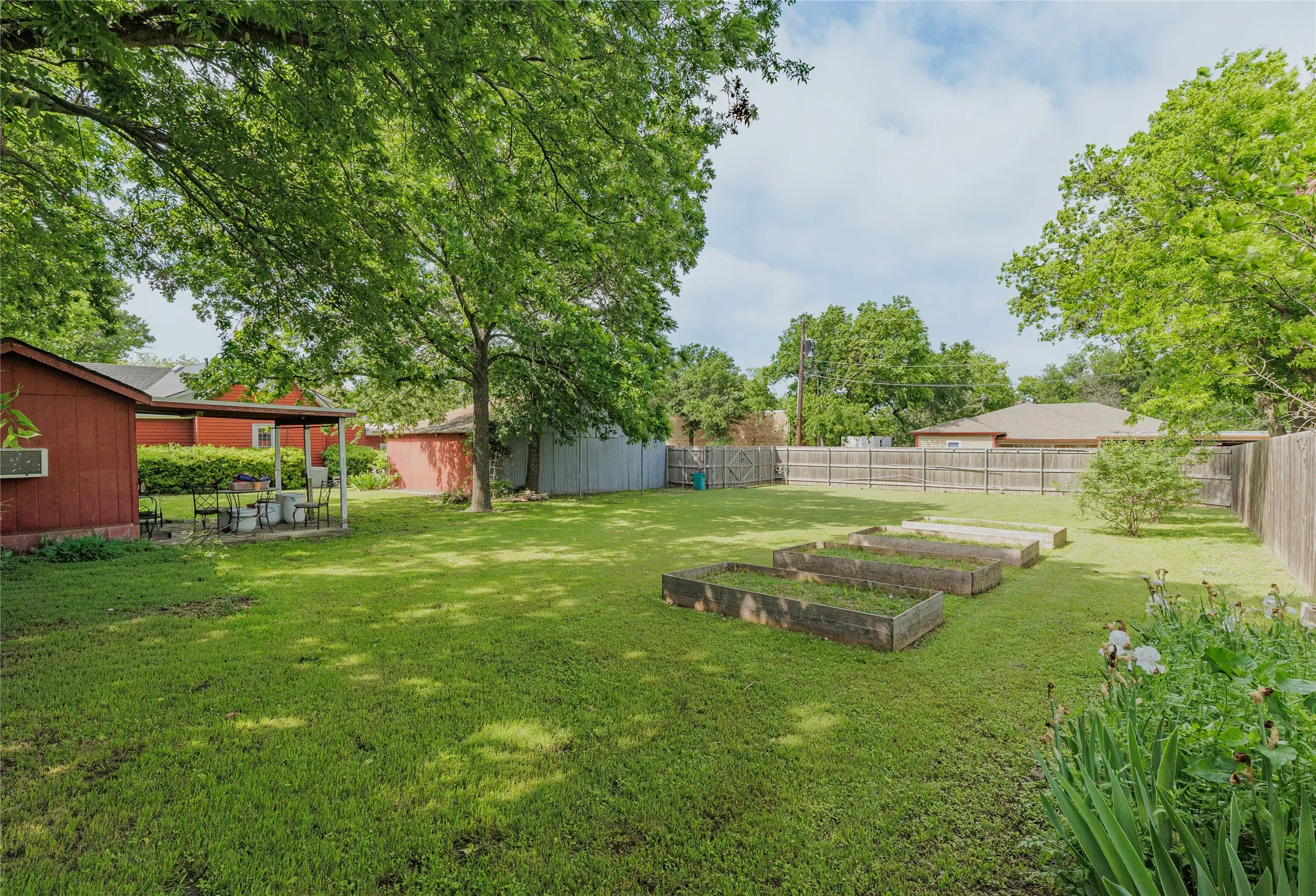 Single Family Residence For Sale in Wise County , 510 W Walnut Street, Decatur, Texas 76234, 3 Bedrooms, 3 Bathrooms, Garage spaces, 1,750 Sqft, built in 1945, Preowned, Price $499,000, mls#21241329, Real Estate Agent in Decatur, Homes For Sale in Wise county, Homes For Sale in Decatur, Realtor in Decatur Texas, Real Estate Brokerage Independent Realty Texas, Luminita Cordes Realtor