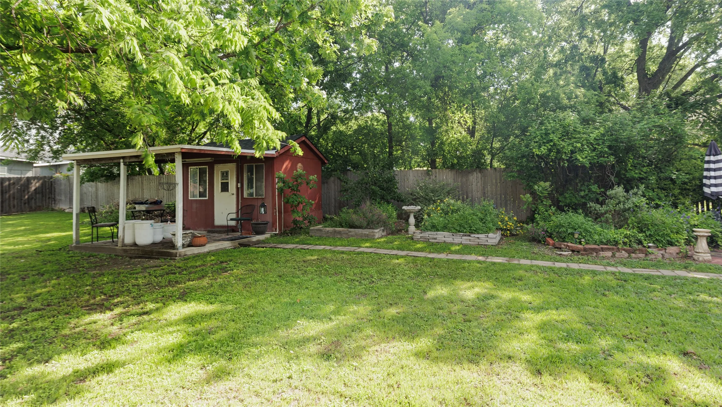 Single Family Residence For Sale in Wise County , 510 W Walnut Street, Decatur, Texas 76234, 3 Bedrooms, 3 Bathrooms, Garage spaces, 1,750 Sqft, built in 1945, Preowned, Price $499,000, mls#21241329, Real Estate Agent in Decatur, Homes For Sale in Wise county, Homes For Sale in Decatur, Realtor in Decatur Texas, Real Estate Brokerage Independent Realty Texas, Luminita Cordes Realtor