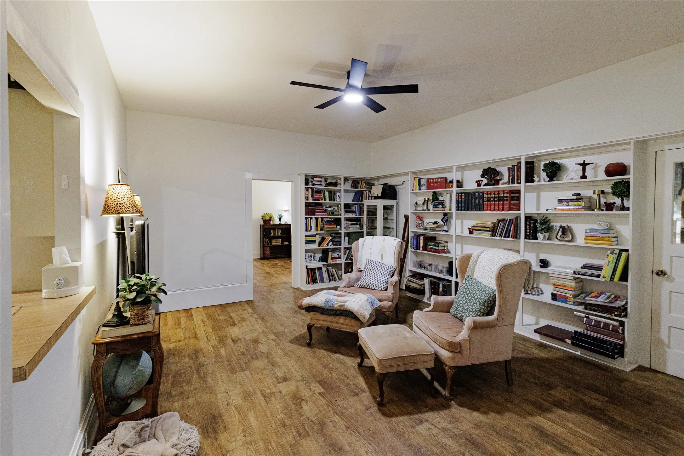 Single Family Residence For Sale in Wise County , 510 W Walnut Street, Decatur, Texas 76234, 3 Bedrooms, 3 Bathrooms, Garage spaces, 1,750 Sqft, built in 1945, Preowned, Price $499,000, mls#21241329, Real Estate Agent in Decatur, Homes For Sale in Wise county, Homes For Sale in Decatur, Realtor in Decatur Texas, Real Estate Brokerage Independent Realty Texas, Luminita Cordes Realtor