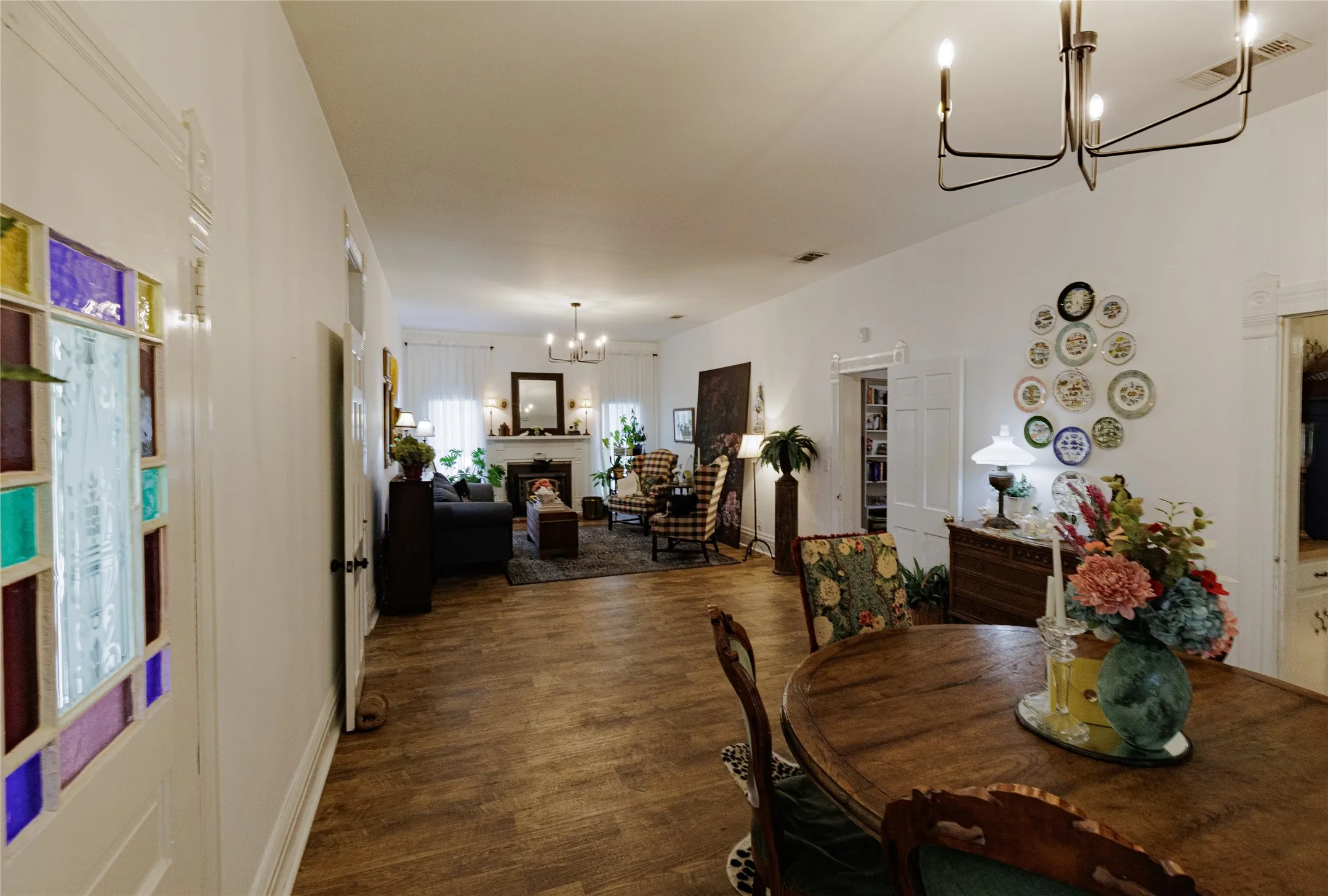 Single Family Residence For Sale in Wise County , 510 W Walnut Street, Decatur, Texas 76234, 3 Bedrooms, 3 Bathrooms, Garage spaces, 1,750 Sqft, built in 1945, Preowned, Price $499,000, mls#21241329, Real Estate Agent in Decatur, Homes For Sale in Wise county, Homes For Sale in Decatur, Realtor in Decatur Texas, Real Estate Brokerage Independent Realty Texas, Luminita Cordes Realtor