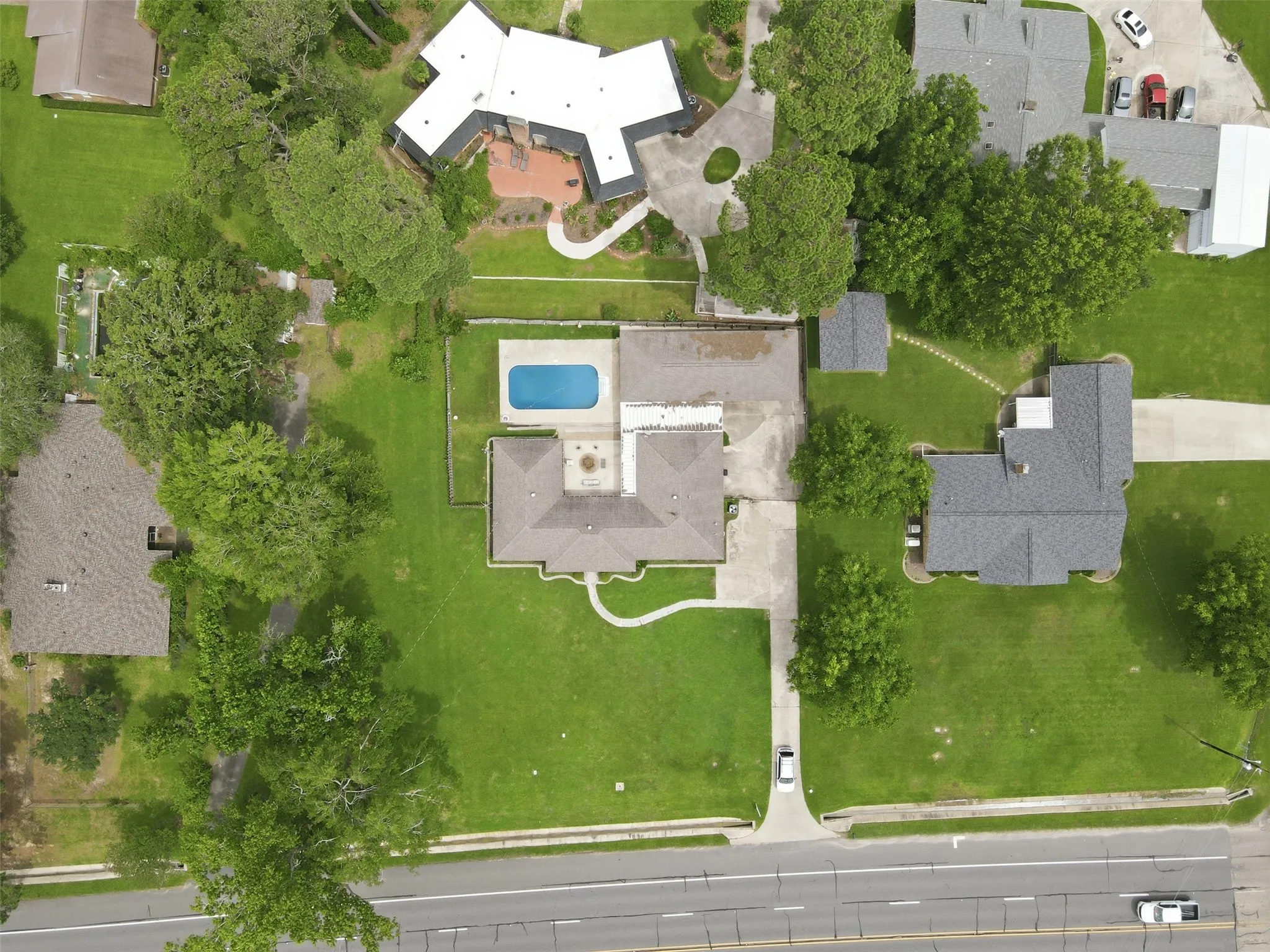 Single Family Residence For Sale in Panola County , 1302 W Sabine Street, Carthage, Texas 75633, 3 Bedroom, 3 Bathroom, Garage spaces, 2,340 Sqft, built in 1979, Preowned, mls#21242787, Real Estate Agent in Carthage, Homes For Sale in Panola county, Homes For Sale in Carthage, Realtor in Carthage Texas, Real Estate Brokerage Independent Realty Texas, Luminita Cordes Realtor