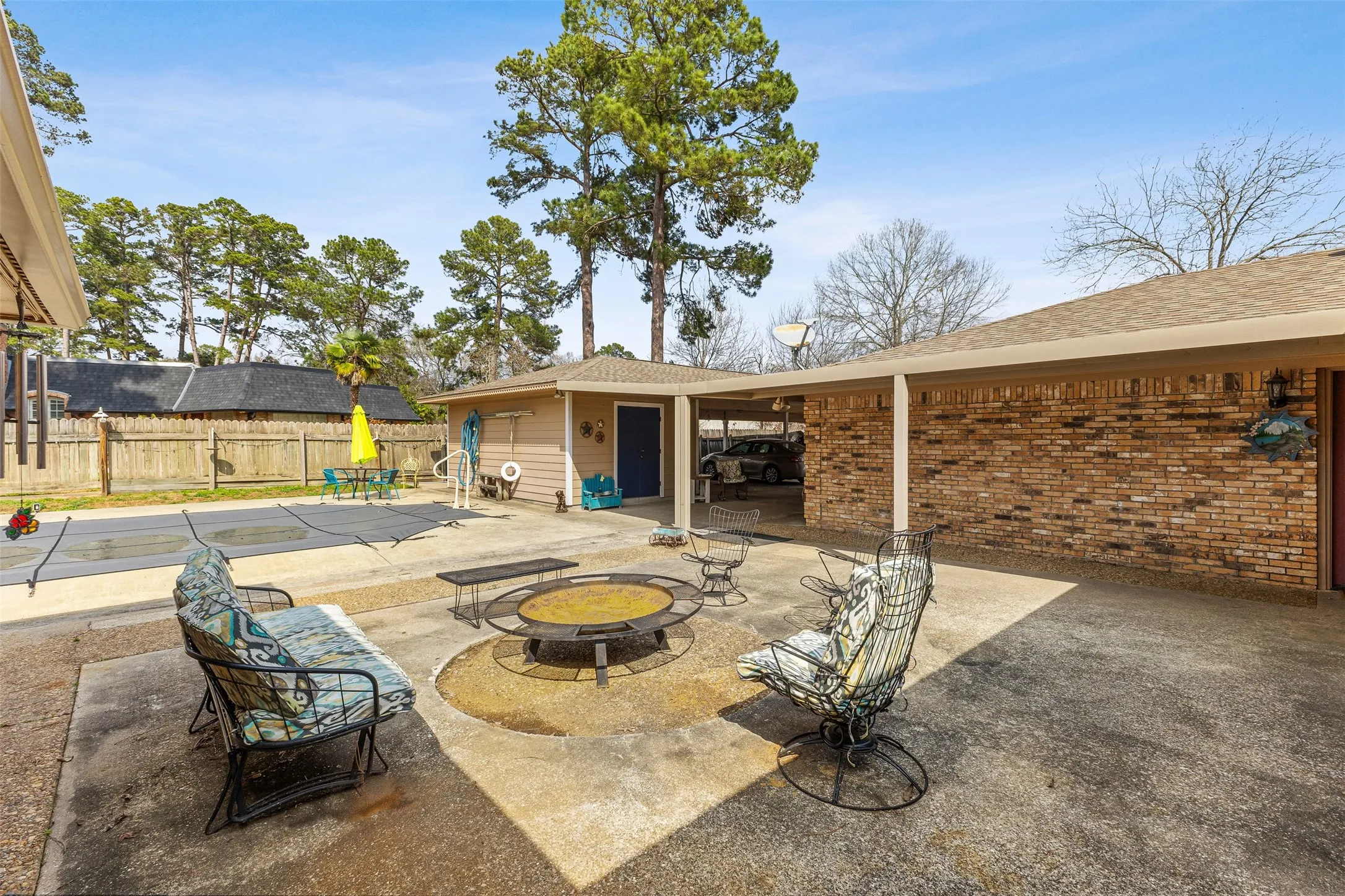 Single Family Residence For Sale in Panola County , 1302 W Sabine Street, Carthage, Texas 75633, 3 Bedroom, 3 Bathroom, Garage spaces, 2,340 Sqft, built in 1979, Preowned, mls#21242787, Real Estate Agent in Carthage, Homes For Sale in Panola county, Homes For Sale in Carthage, Realtor in Carthage Texas, Real Estate Brokerage Independent Realty Texas, Luminita Cordes Realtor
