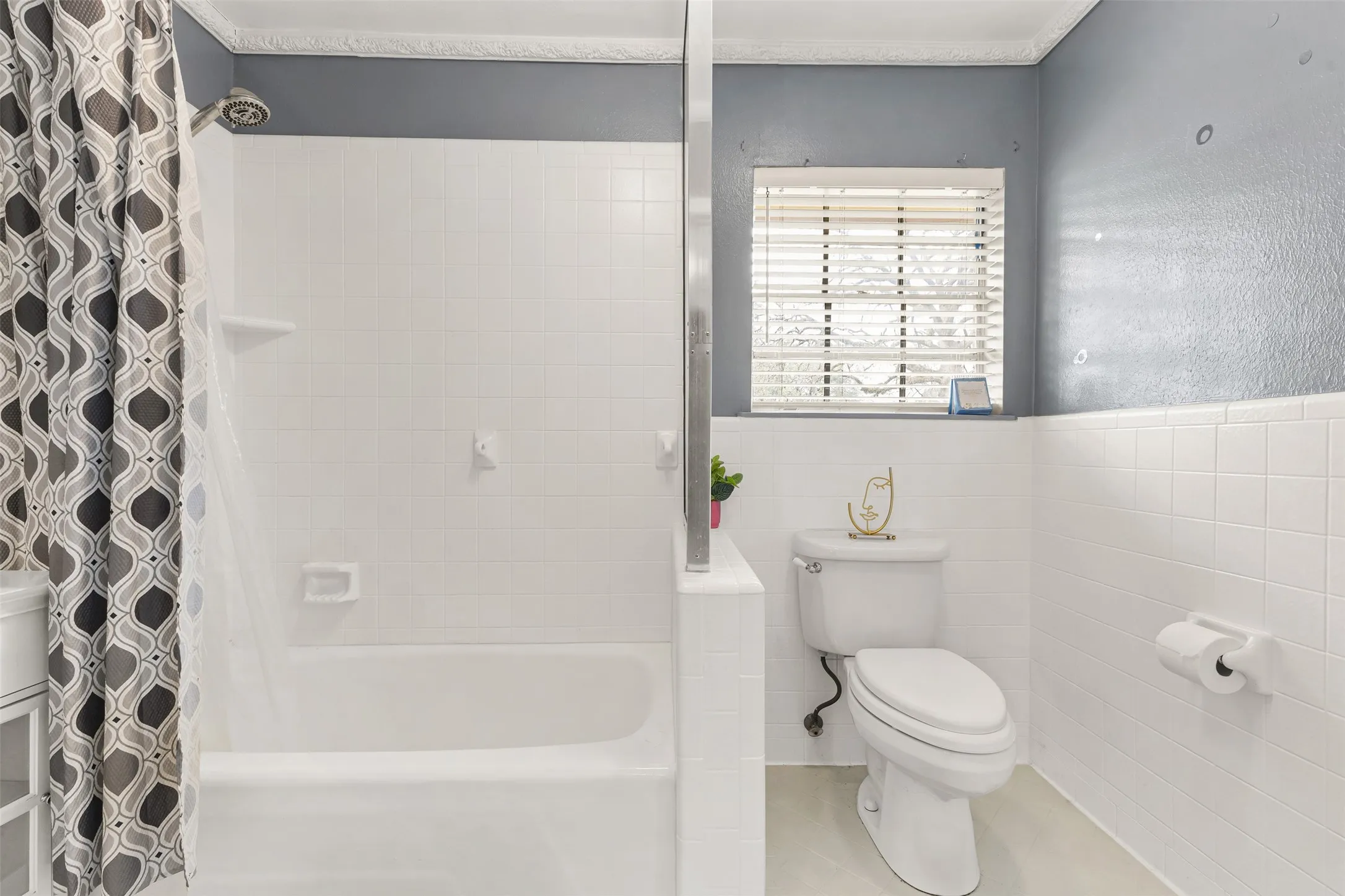 Single Family Residence For Sale in Panola County , 1302 W Sabine Street, Carthage, Texas 75633, 3 Bedroom, 3 Bathroom, Garage spaces, 2,340 Sqft, built in 1979, Preowned, mls#21242787, Real Estate Agent in Carthage, Homes For Sale in Panola county, Homes For Sale in Carthage, Realtor in Carthage Texas, Real Estate Brokerage Independent Realty Texas, Luminita Cordes Realtor