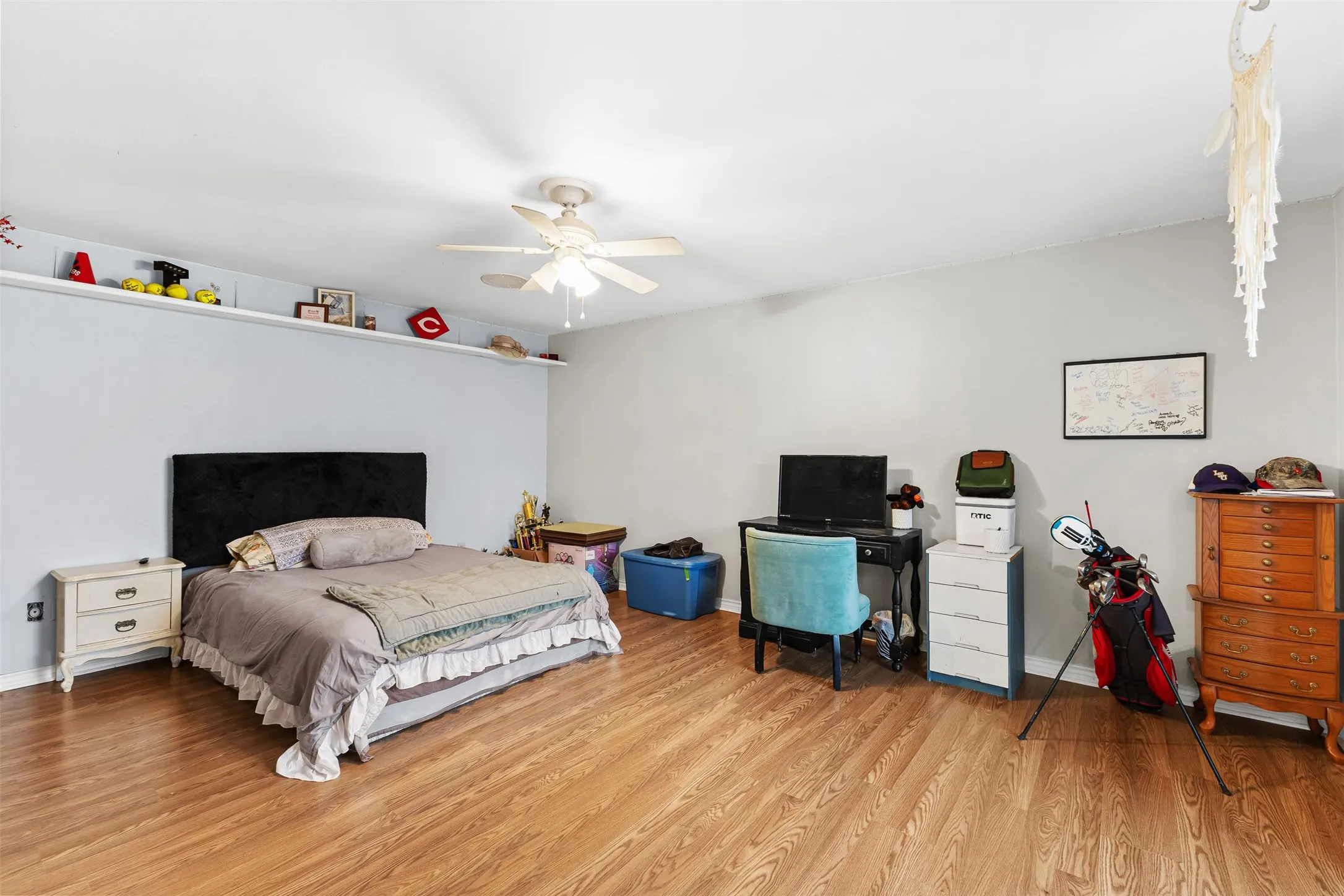 Single Family Residence For Sale in Panola County , 1302 W Sabine Street, Carthage, Texas 75633, 3 Bedroom, 3 Bathroom, Garage spaces, 2,340 Sqft, built in 1979, Preowned, mls#21242787, Real Estate Agent in Carthage, Homes For Sale in Panola county, Homes For Sale in Carthage, Realtor in Carthage Texas, Real Estate Brokerage Independent Realty Texas, Luminita Cordes Realtor