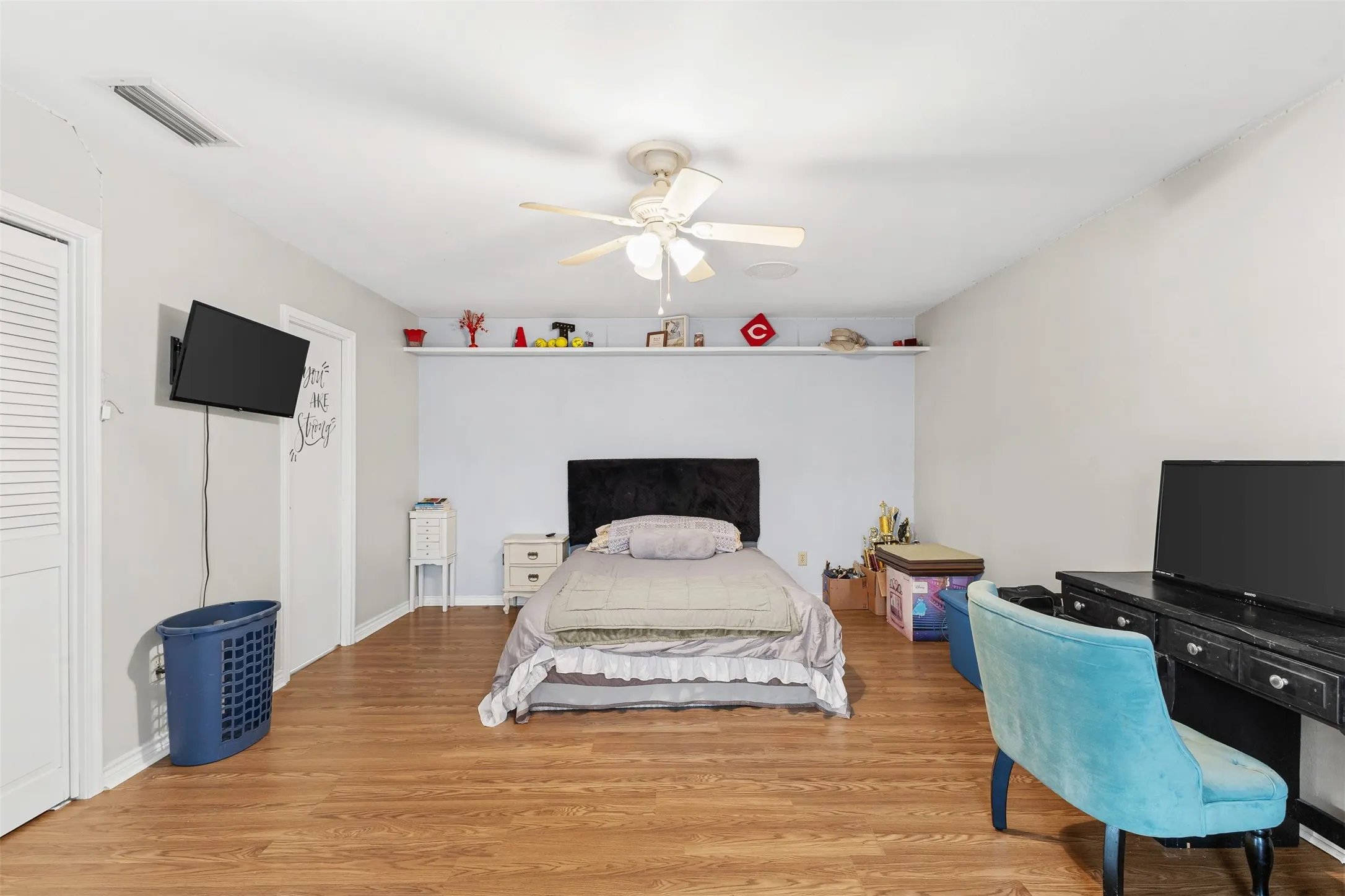 Single Family Residence For Sale in Panola County , 1302 W Sabine Street, Carthage, Texas 75633, 3 Bedroom, 3 Bathroom, Garage spaces, 2,340 Sqft, built in 1979, Preowned, mls#21242787, Real Estate Agent in Carthage, Homes For Sale in Panola county, Homes For Sale in Carthage, Realtor in Carthage Texas, Real Estate Brokerage Independent Realty Texas, Luminita Cordes Realtor
