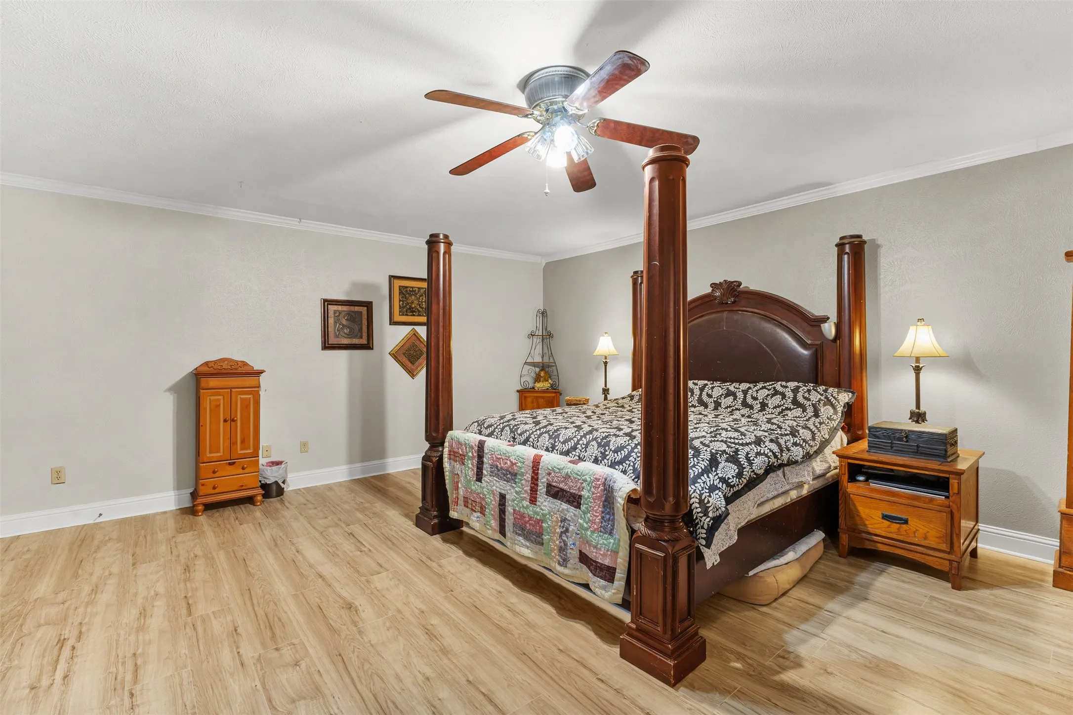 Single Family Residence For Sale in Panola County , 1302 W Sabine Street, Carthage, Texas 75633, 3 Bedroom, 3 Bathroom, Garage spaces, 2,340 Sqft, built in 1979, Preowned, mls#21242787, Real Estate Agent in Carthage, Homes For Sale in Panola county, Homes For Sale in Carthage, Realtor in Carthage Texas, Real Estate Brokerage Independent Realty Texas, Luminita Cordes Realtor