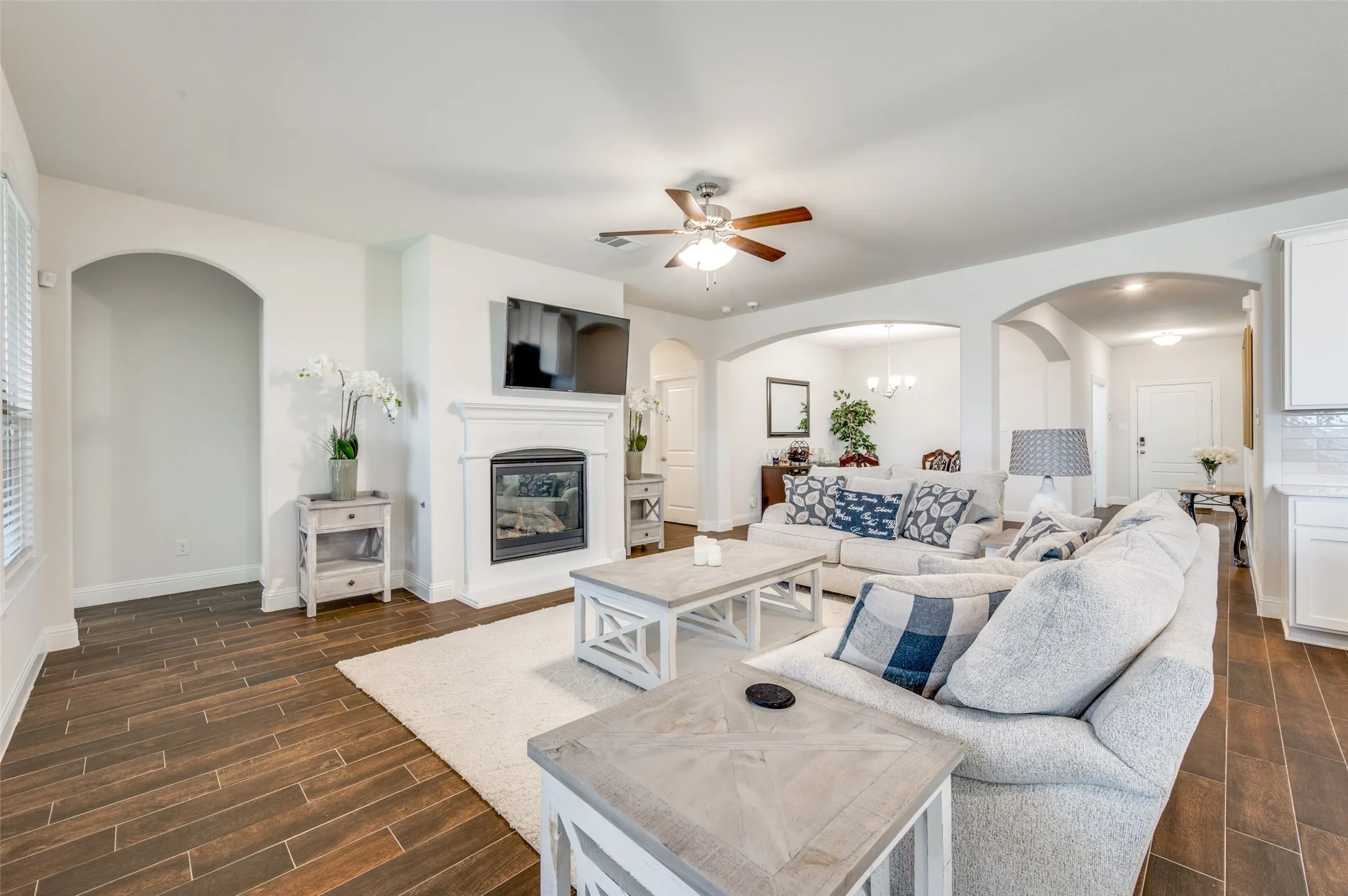 Single Family Residence For Sale in Denton County , 10509 Table Bluff Street, Aubrey, Texas 76227, 4 Bedroom, 3 Bathroom, 2 Garage spaces, 2,449 Sqft, built in 2021, Preowned, mls#21243607, Real Estate Agent in Aubrey, Homes For Sale in Denton county, Homes For Sale in Aubrey, Realtor in Aubrey Texas, Real Estate Brokerage Independent Realty Texas, Luminita Cordes Realtor