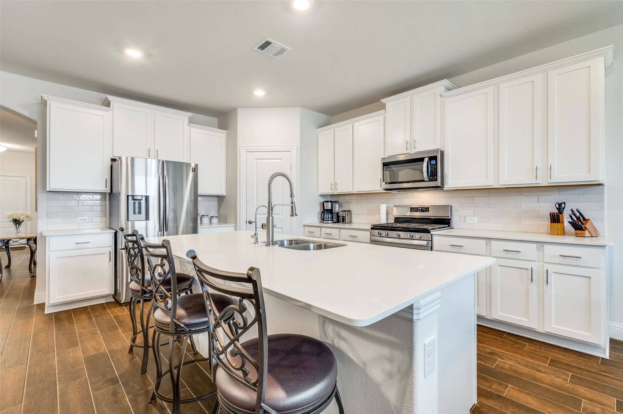 Single Family Residence For Sale in Denton County , 10509 Table Bluff Street, Aubrey, Texas 76227, 4 Bedroom, 3 Bathroom, 2 Garage spaces, 2,449 Sqft, built in 2021, Preowned, mls#21243607, Real Estate Agent in Aubrey, Homes For Sale in Denton county, Homes For Sale in Aubrey, Realtor in Aubrey Texas, Real Estate Brokerage Independent Realty Texas, Luminita Cordes Realtor