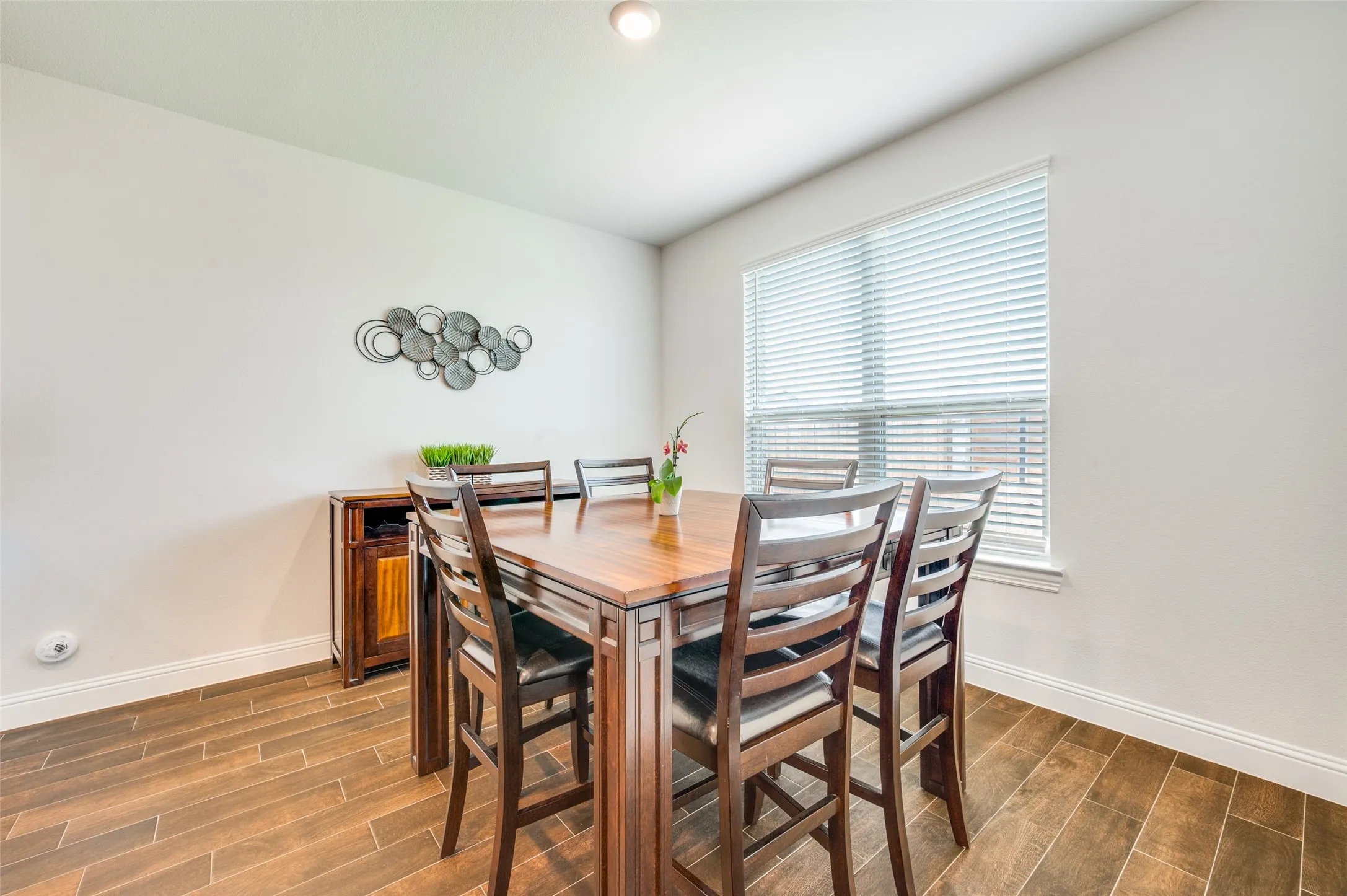 Single Family Residence For Sale in Denton County , 10509 Table Bluff Street, Aubrey, Texas 76227, 4 Bedroom, 3 Bathroom, 2 Garage spaces, 2,449 Sqft, built in 2021, Preowned, mls#21243607, Real Estate Agent in Aubrey, Homes For Sale in Denton county, Homes For Sale in Aubrey, Realtor in Aubrey Texas, Real Estate Brokerage Independent Realty Texas, Luminita Cordes Realtor