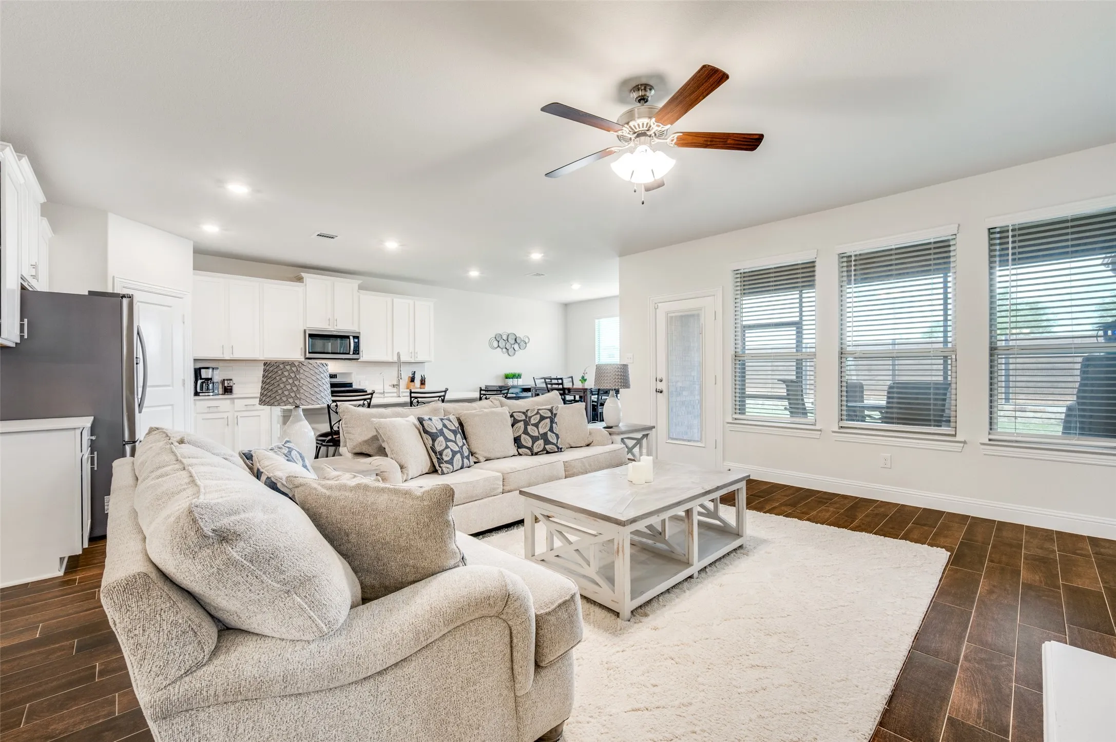 Single Family Residence For Sale in Denton County , 10509 Table Bluff Street, Aubrey, Texas 76227, 4 Bedroom, 3 Bathroom, 2 Garage spaces, 2,449 Sqft, built in 2021, Preowned, mls#21243607, Real Estate Agent in Aubrey, Homes For Sale in Denton county, Homes For Sale in Aubrey, Realtor in Aubrey Texas, Real Estate Brokerage Independent Realty Texas, Luminita Cordes Realtor