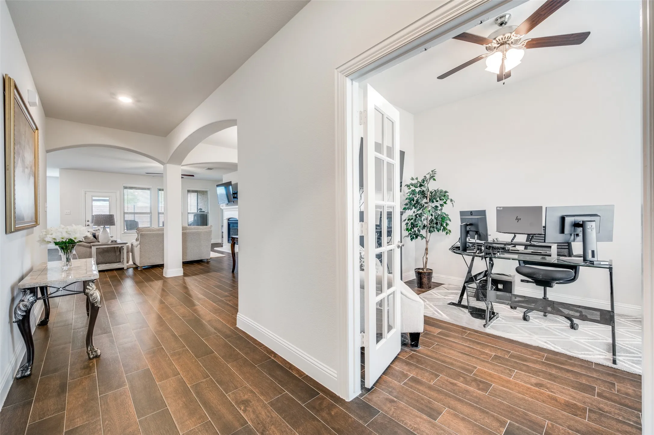 Single Family Residence For Sale in Denton County , 10509 Table Bluff Street, Aubrey, Texas 76227, 4 Bedroom, 3 Bathroom, 2 Garage spaces, 2,449 Sqft, built in 2021, Preowned, mls#21243607, Real Estate Agent in Aubrey, Homes For Sale in Denton county, Homes For Sale in Aubrey, Realtor in Aubrey Texas, Real Estate Brokerage Independent Realty Texas, Luminita Cordes Realtor