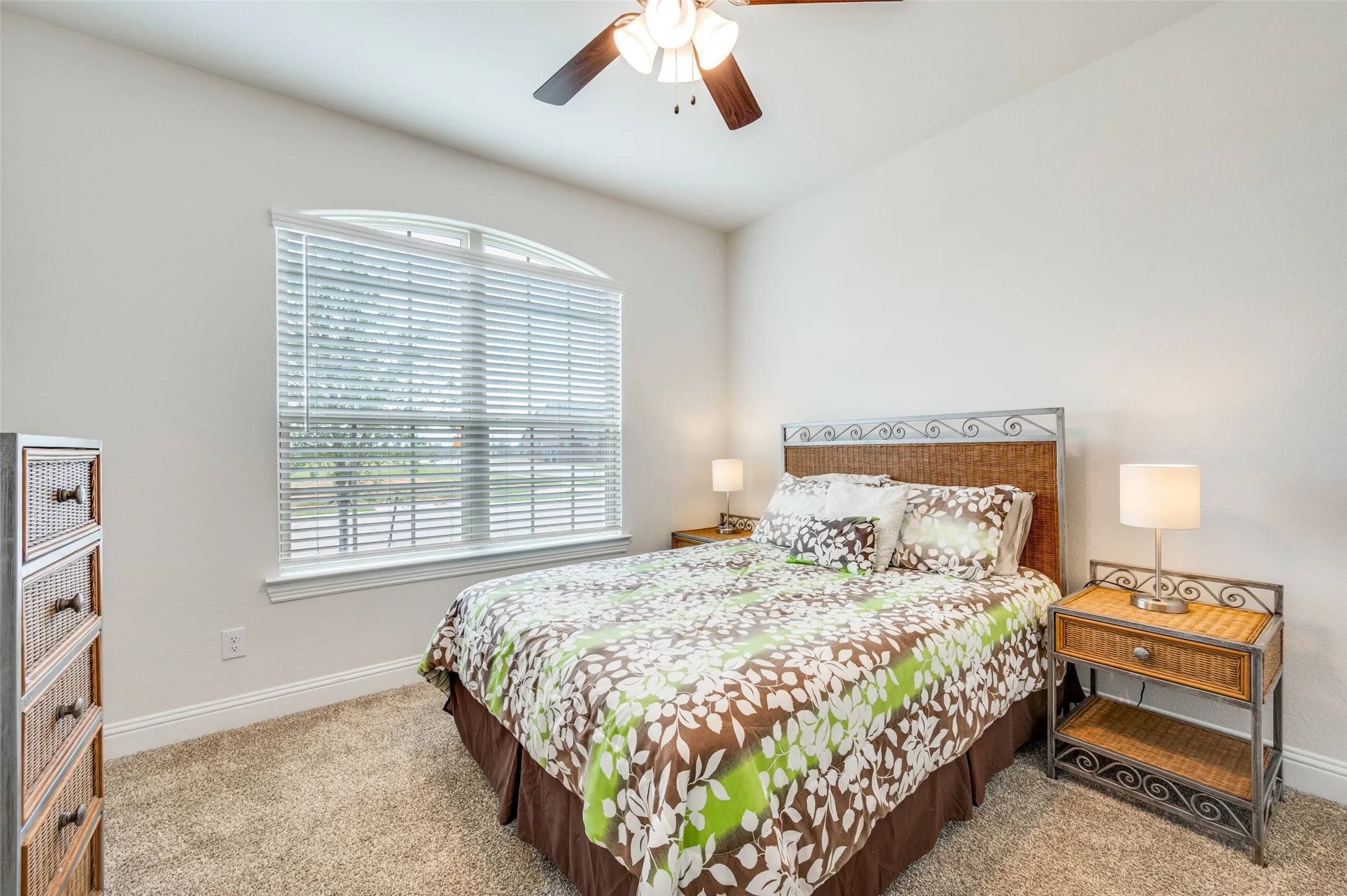 Single Family Residence For Sale in Denton County , 10509 Table Bluff Street, Aubrey, Texas 76227, 4 Bedroom, 3 Bathroom, 2 Garage spaces, 2,449 Sqft, built in 2021, Preowned, mls#21243607, Real Estate Agent in Aubrey, Homes For Sale in Denton county, Homes For Sale in Aubrey, Realtor in Aubrey Texas, Real Estate Brokerage Independent Realty Texas, Luminita Cordes Realtor