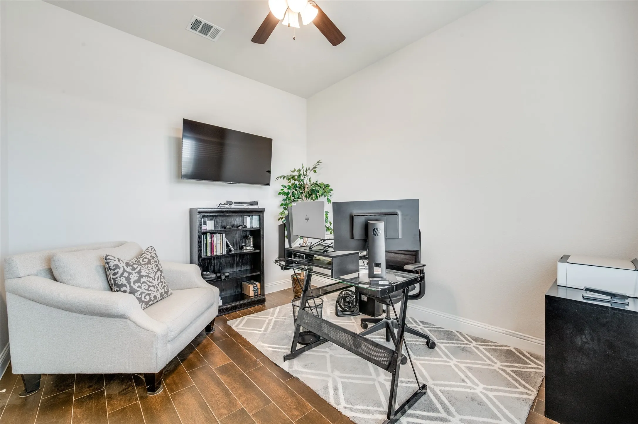 Single Family Residence For Sale in Denton County , 10509 Table Bluff Street, Aubrey, Texas 76227, 4 Bedroom, 3 Bathroom, 2 Garage spaces, 2,449 Sqft, built in 2021, Preowned, mls#21243607, Real Estate Agent in Aubrey, Homes For Sale in Denton county, Homes For Sale in Aubrey, Realtor in Aubrey Texas, Real Estate Brokerage Independent Realty Texas, Luminita Cordes Realtor