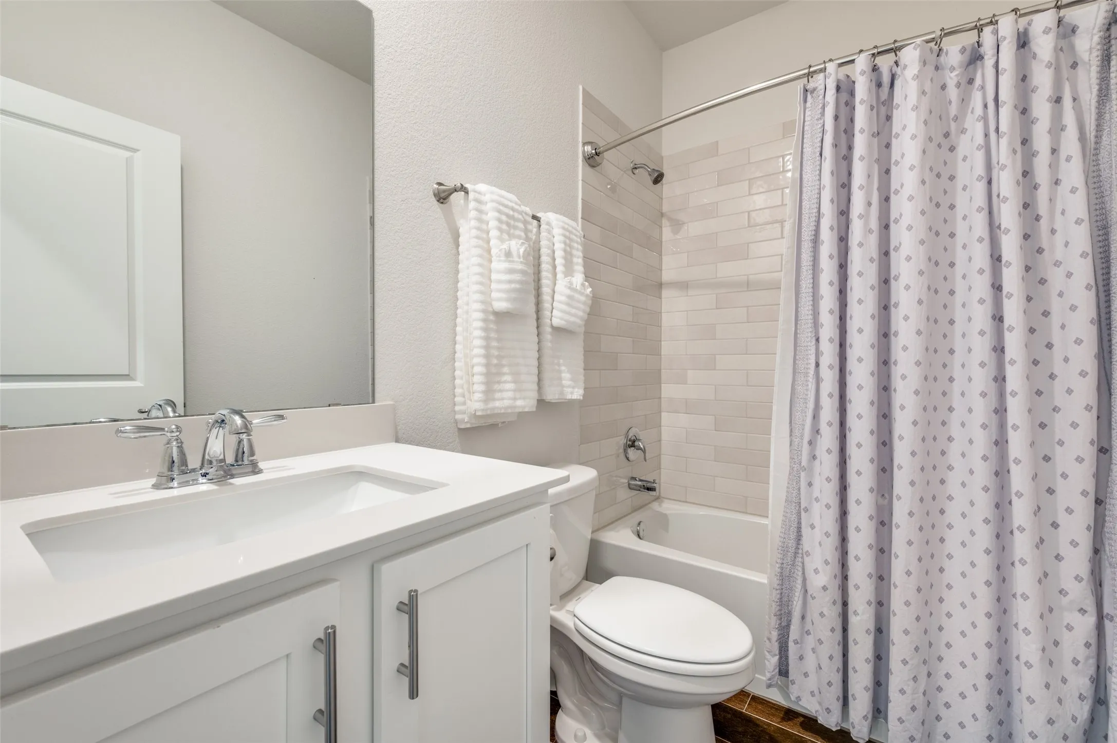 Single Family Residence For Sale in Denton County , 10509 Table Bluff Street, Aubrey, Texas 76227, 4 Bedroom, 3 Bathroom, 2 Garage spaces, 2,449 Sqft, built in 2021, Preowned, mls#21243607, Real Estate Agent in Aubrey, Homes For Sale in Denton county, Homes For Sale in Aubrey, Realtor in Aubrey Texas, Real Estate Brokerage Independent Realty Texas, Luminita Cordes Realtor