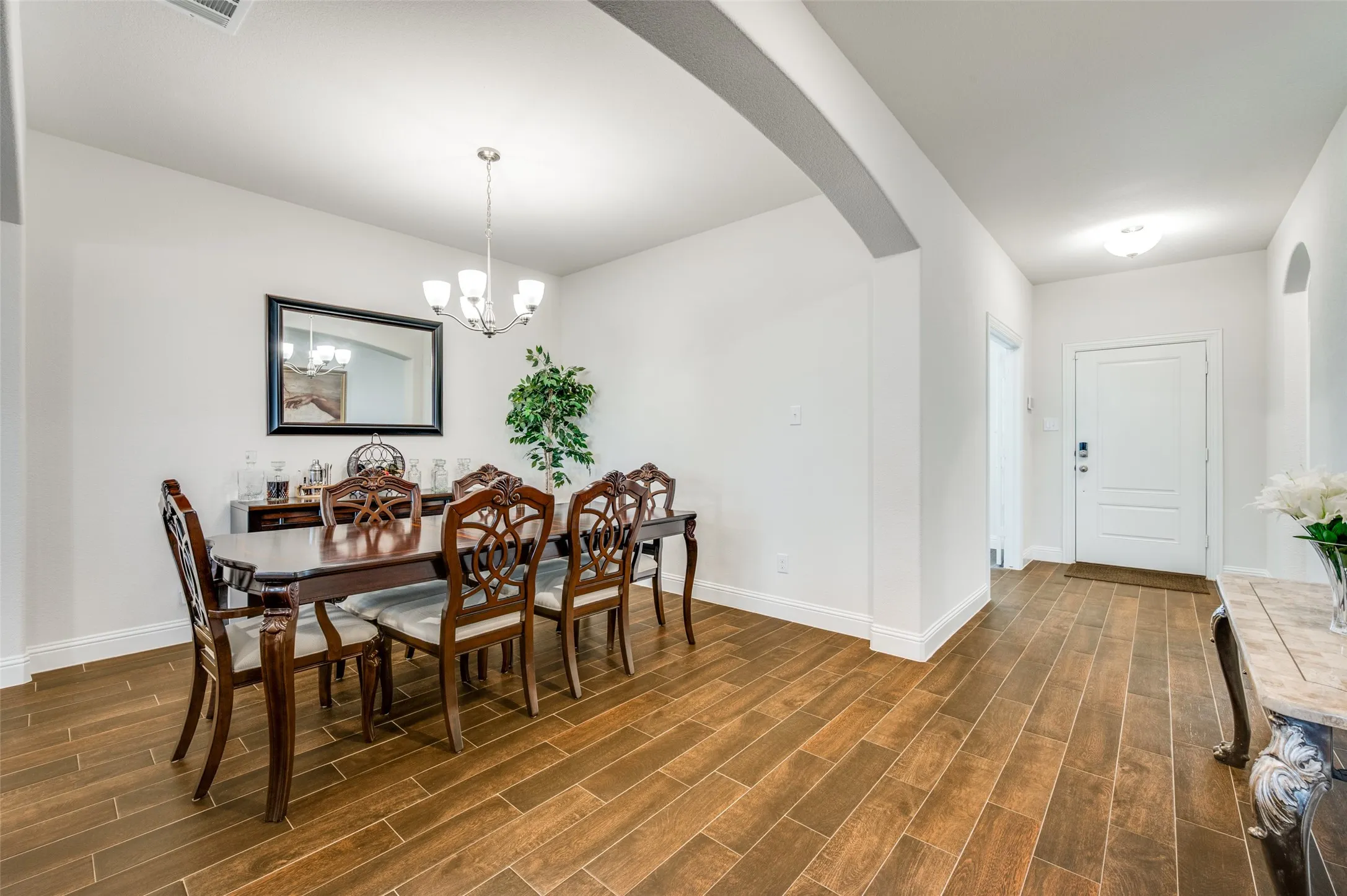 Single Family Residence For Sale in Denton County , 10509 Table Bluff Street, Aubrey, Texas 76227, 4 Bedroom, 3 Bathroom, 2 Garage spaces, 2,449 Sqft, built in 2021, Preowned, mls#21243607, Real Estate Agent in Aubrey, Homes For Sale in Denton county, Homes For Sale in Aubrey, Realtor in Aubrey Texas, Real Estate Brokerage Independent Realty Texas, Luminita Cordes Realtor
