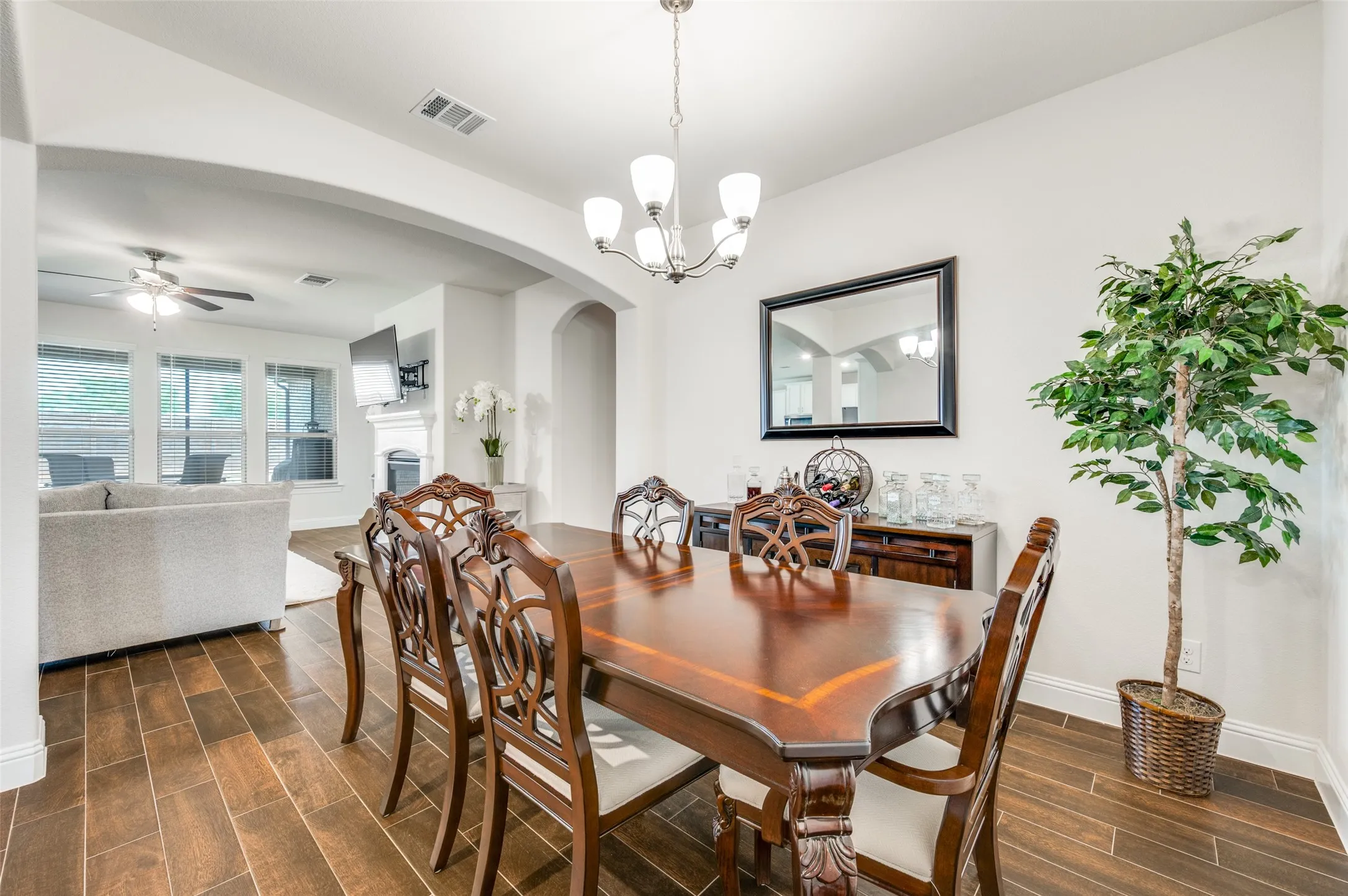 Single Family Residence For Sale in Denton County , 10509 Table Bluff Street, Aubrey, Texas 76227, 4 Bedroom, 3 Bathroom, 2 Garage spaces, 2,449 Sqft, built in 2021, Preowned, mls#21243607, Real Estate Agent in Aubrey, Homes For Sale in Denton county, Homes For Sale in Aubrey, Realtor in Aubrey Texas, Real Estate Brokerage Independent Realty Texas, Luminita Cordes Realtor