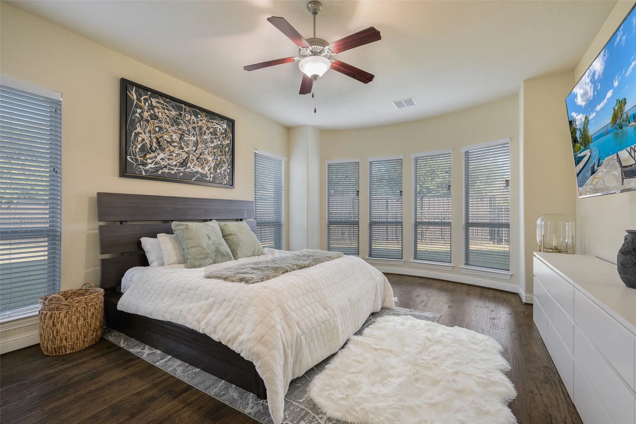 Single Family Residence For Sale in Denton County , 7524 Glenturret Circle, The Colony, Texas 75056, 6 Bedroom, 6 Bathroom, 2 Garage spaces, 5,508 Sqft, built in 2013, Preowned, mls#21243648, Real Estate Agent in The Colony, Homes For Sale in Denton county, Homes For Sale in The Colony, Realtor in The Colony Texas, Real Estate Brokerage Independent Realty Texas, Luminita Cordes Realtor