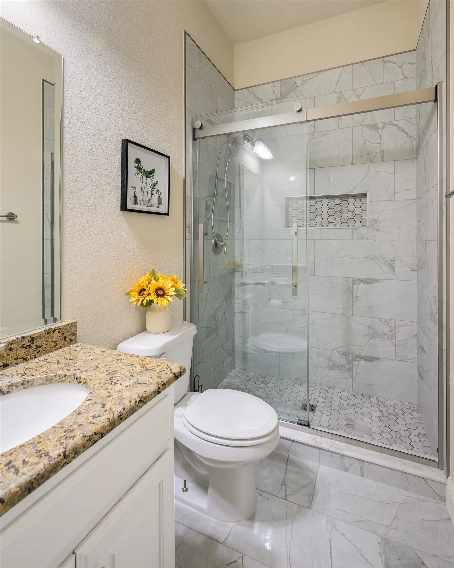 Single Family Residence For Sale in Denton County , 7524 Glenturret Circle, The Colony, Texas 75056, 6 Bedroom, 6 Bathroom, 2 Garage spaces, 5,508 Sqft, built in 2013, Preowned, mls#21243648, Real Estate Agent in The Colony, Homes For Sale in Denton county, Homes For Sale in The Colony, Realtor in The Colony Texas, Real Estate Brokerage Independent Realty Texas, Luminita Cordes Realtor
