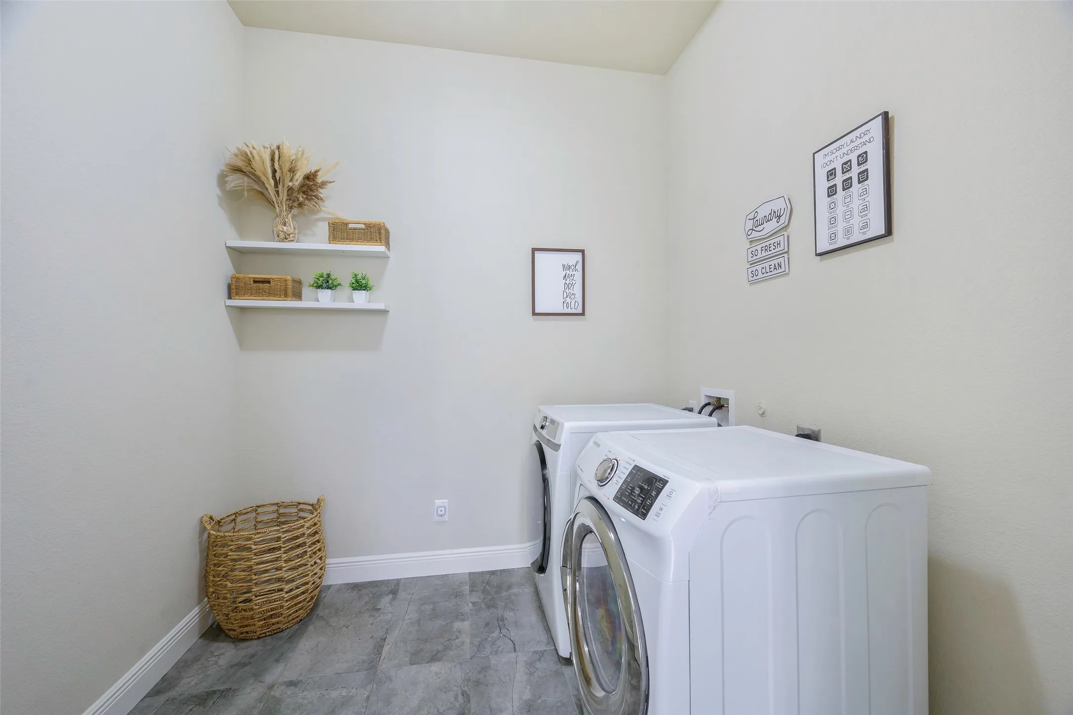 Single Family Residence For Sale in Denton County , 7524 Glenturret Circle, The Colony, Texas 75056, 6 Bedroom, 6 Bathroom, 2 Garage spaces, 5,508 Sqft, built in 2013, Preowned, mls#21243648, Real Estate Agent in The Colony, Homes For Sale in Denton county, Homes For Sale in The Colony, Realtor in The Colony Texas, Real Estate Brokerage Independent Realty Texas, Luminita Cordes Realtor