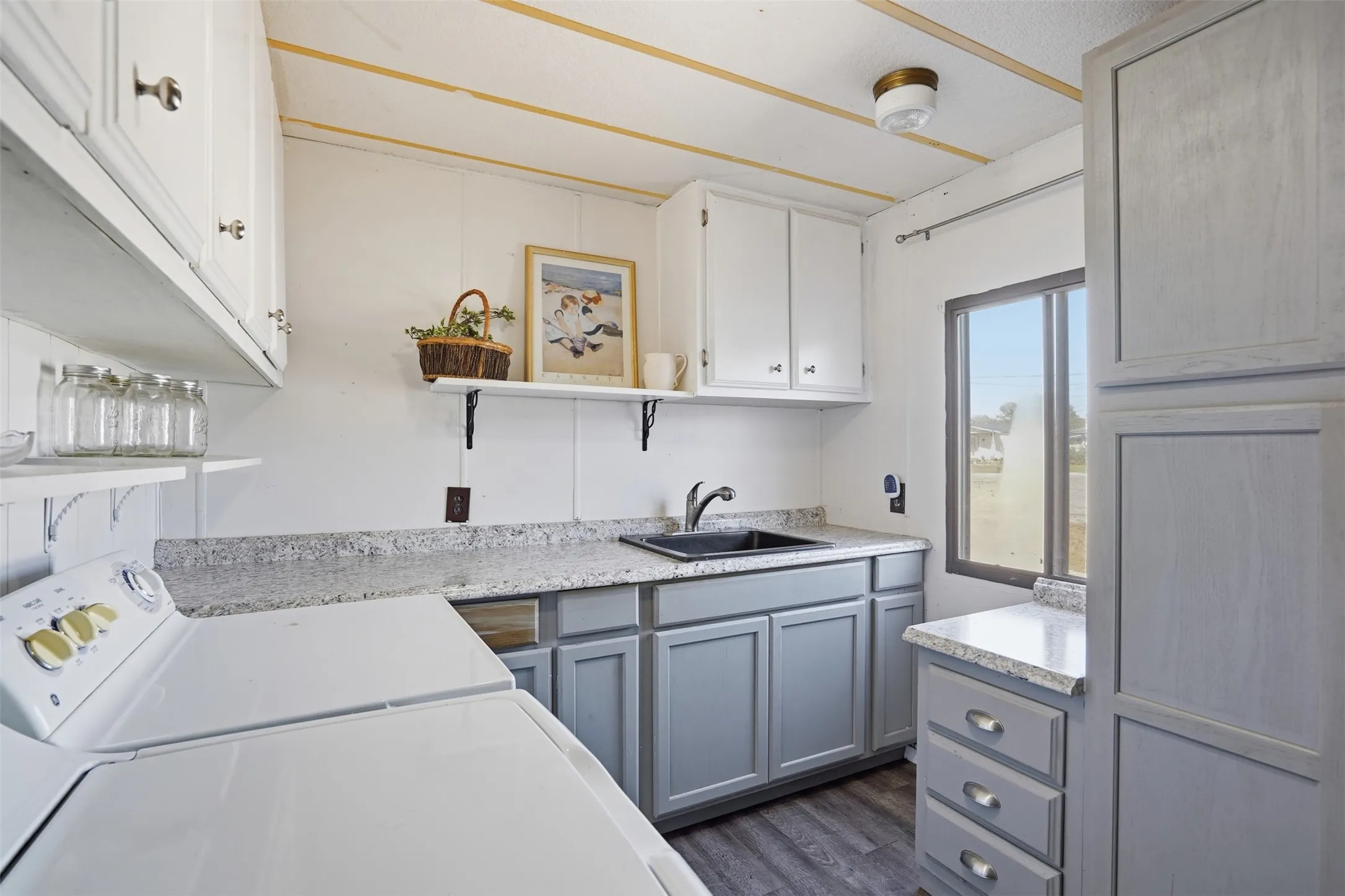 Mobile Home For Sale in Hood County , 4016 Linda Court, Granbury, Texas 76048, 2 Bedroom, 2 Bathroom, 2 Garage spaces, 1,372 Sqft, built in 1981, mls#21206386, Real Estate Agent in Granbury, Homes For Sale in Hood county, Homes For Sale in Granbury, Realtor in Granbury Texas, Real Estate Brokerage Independent Realty Texas, Luminita Cordes Realtor