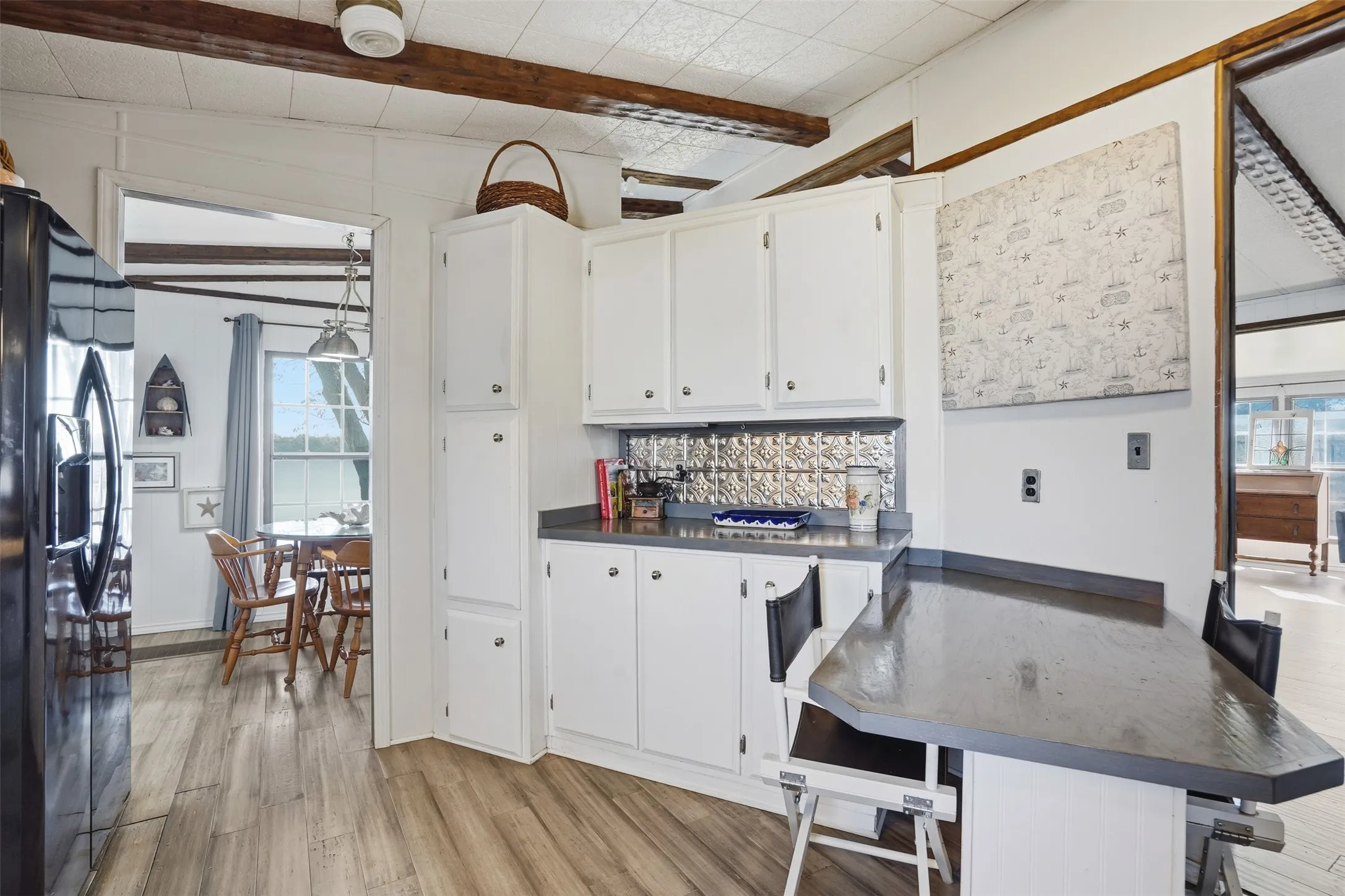Mobile Home For Sale in Hood County , 4016 Linda Court, Granbury, Texas 76048, 2 Bedroom, 2 Bathroom, 2 Garage spaces, 1,372 Sqft, built in 1981, mls#21206386, Real Estate Agent in Granbury, Homes For Sale in Hood county, Homes For Sale in Granbury, Realtor in Granbury Texas, Real Estate Brokerage Independent Realty Texas, Luminita Cordes Realtor